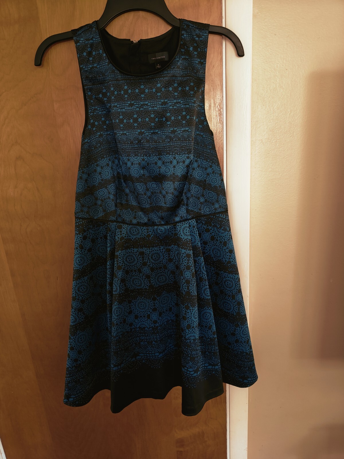 The Limited Fit And Flare Sleeveless Turquoise And Black Lined Dress Size 4 EUC
