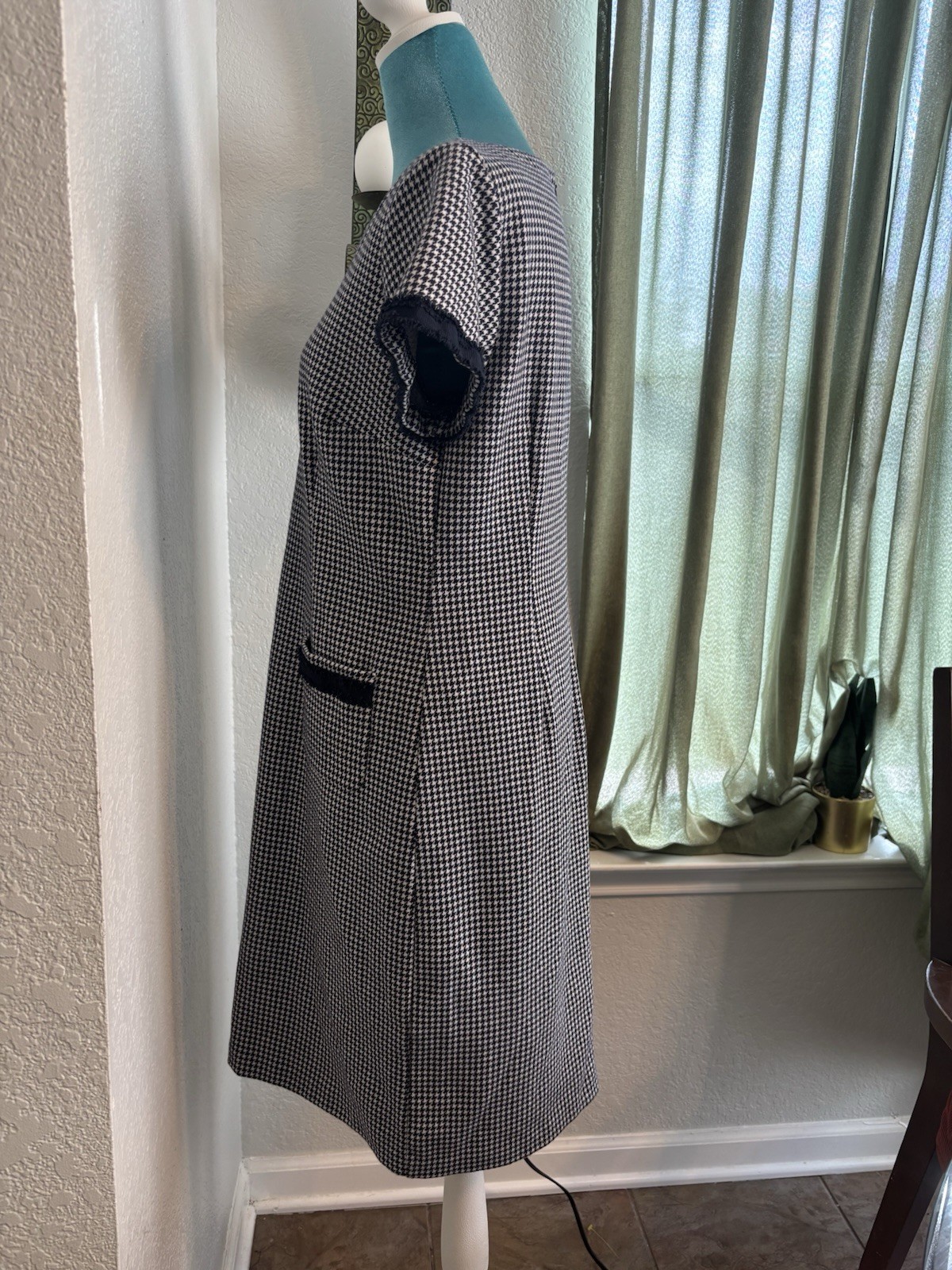 Talbots houndstooth navy blue & white sheath dress excellent condition