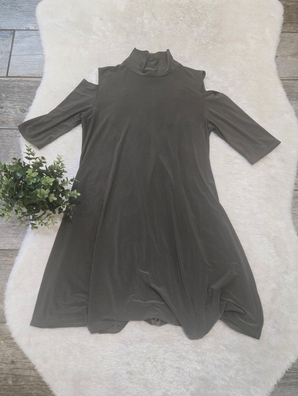 Clara Sunwoo Olive Green Cold Shoulder 3/4 Sleeve Jersey Swing Dress, S