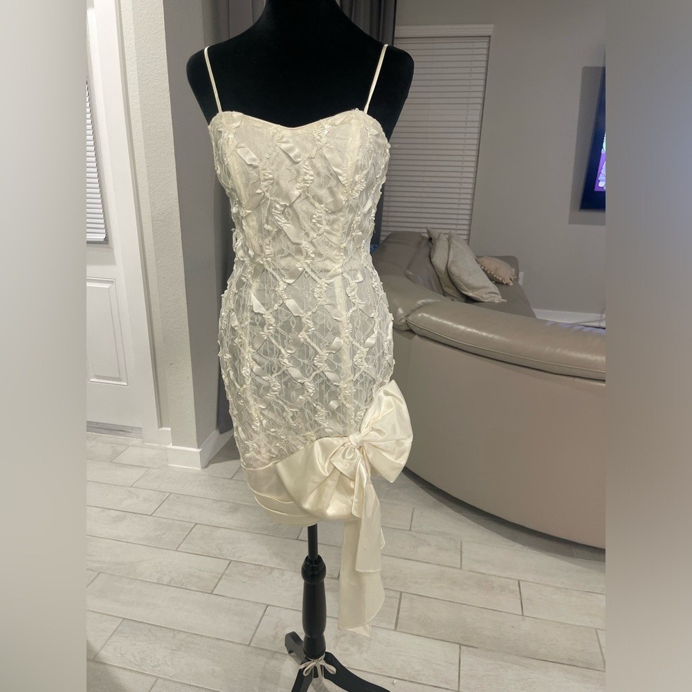 Vintage lace appliqué sequin spaghetti straps large bow detail dress XS / S