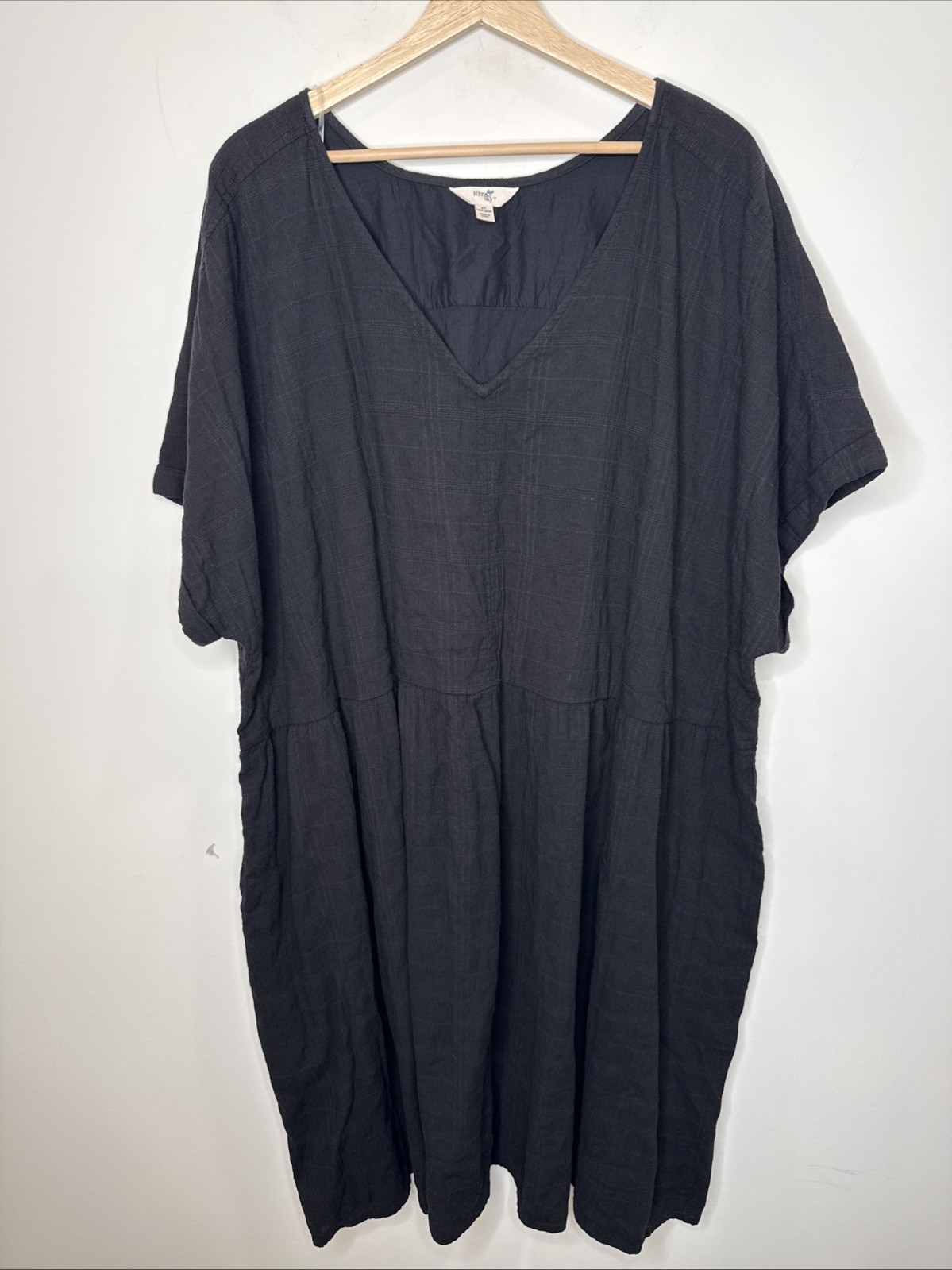 Terra & Sky LBD Pullover V Neck Mini Dress Plus 4X Black Minimalist Pockets Chic