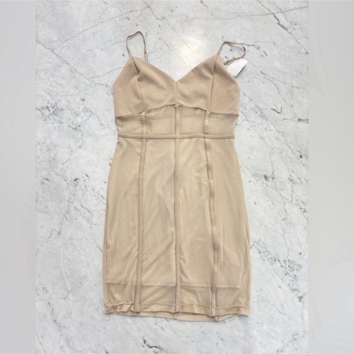Charlotte Russe Beige Full Slip Womens Size M Adjustable Stretch Nylon KSD8559