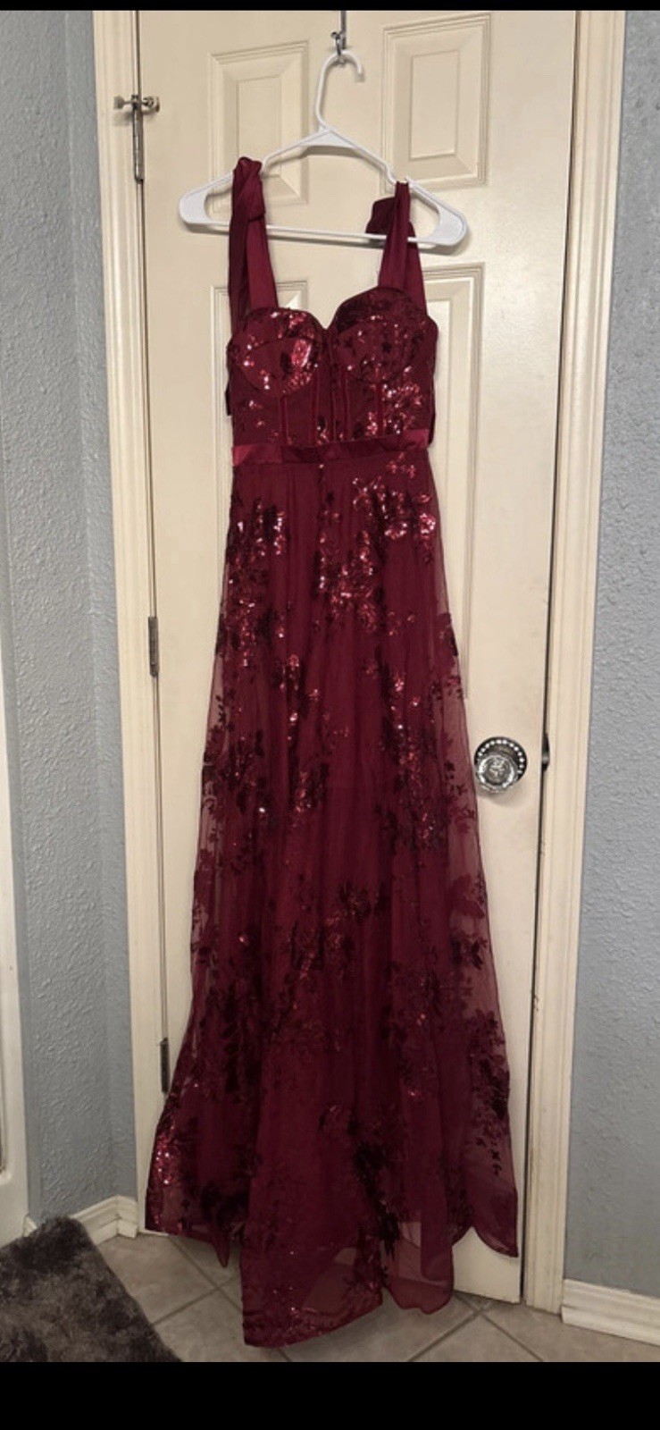 Women’s Burgundy Sequin Solid Long Gown Sleeveless Sweetheart Neck Formal S