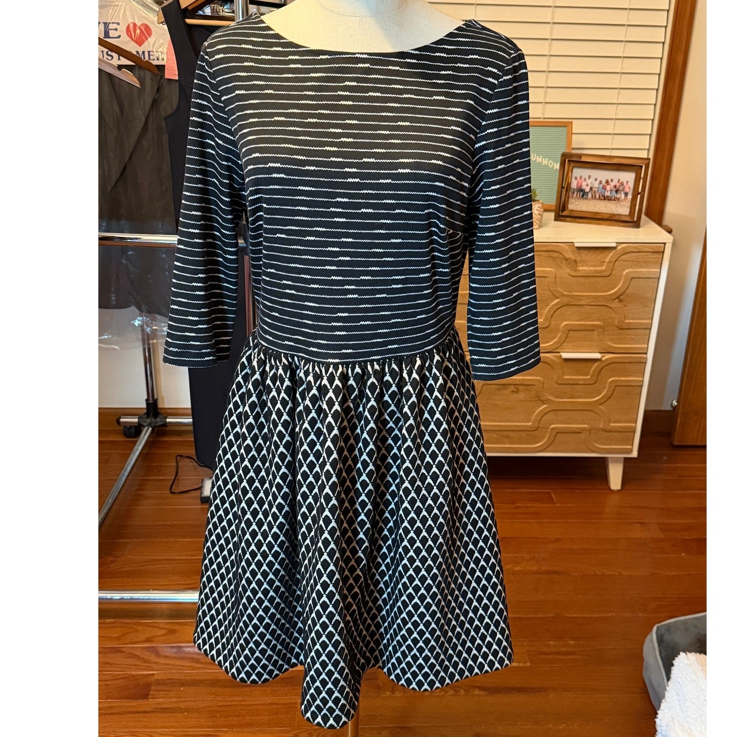 Taylor Women’s Knit Dress Size 10 With Pockets