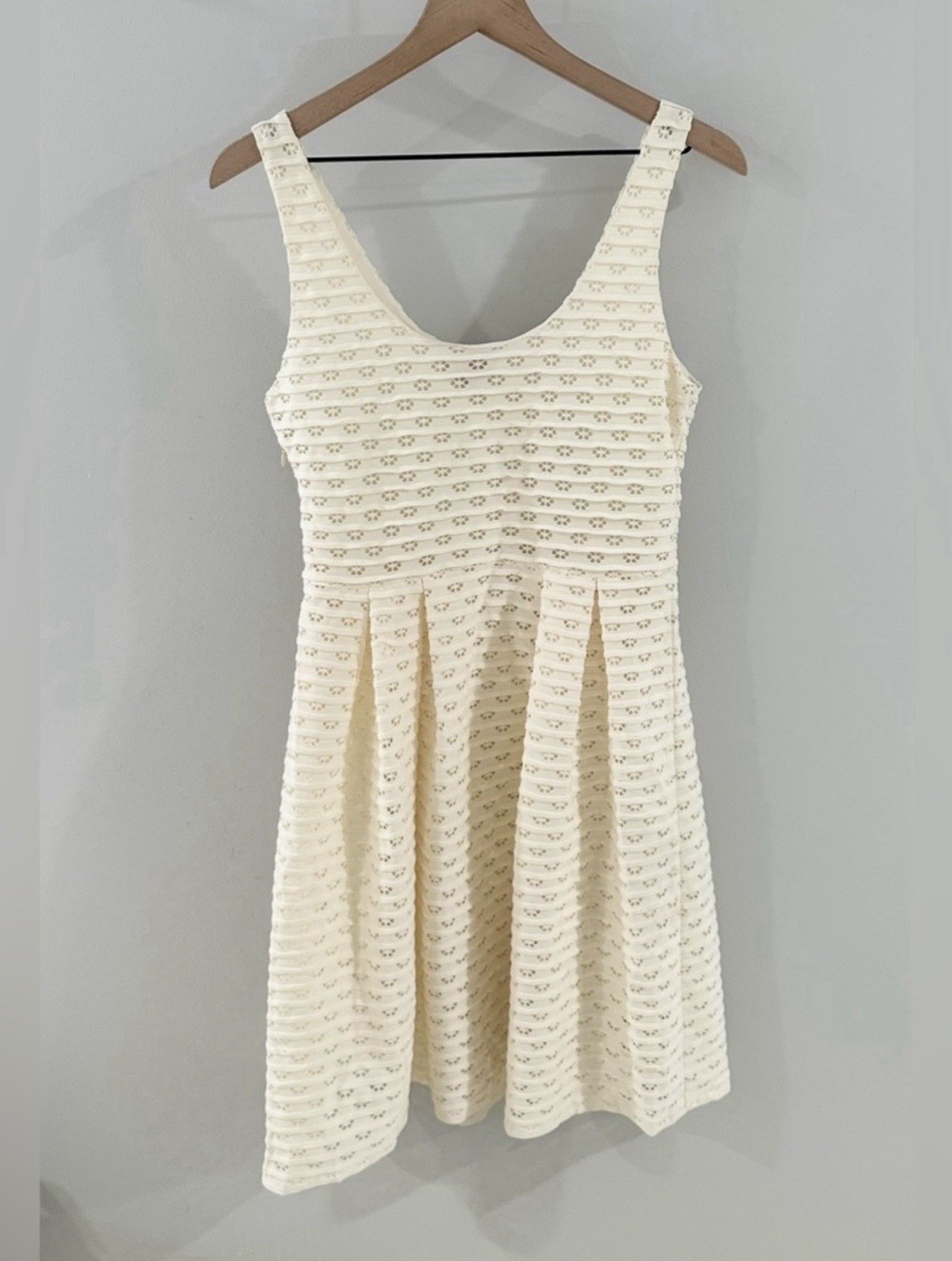 Alythea Sleeveless Pleated Dress Beige Large