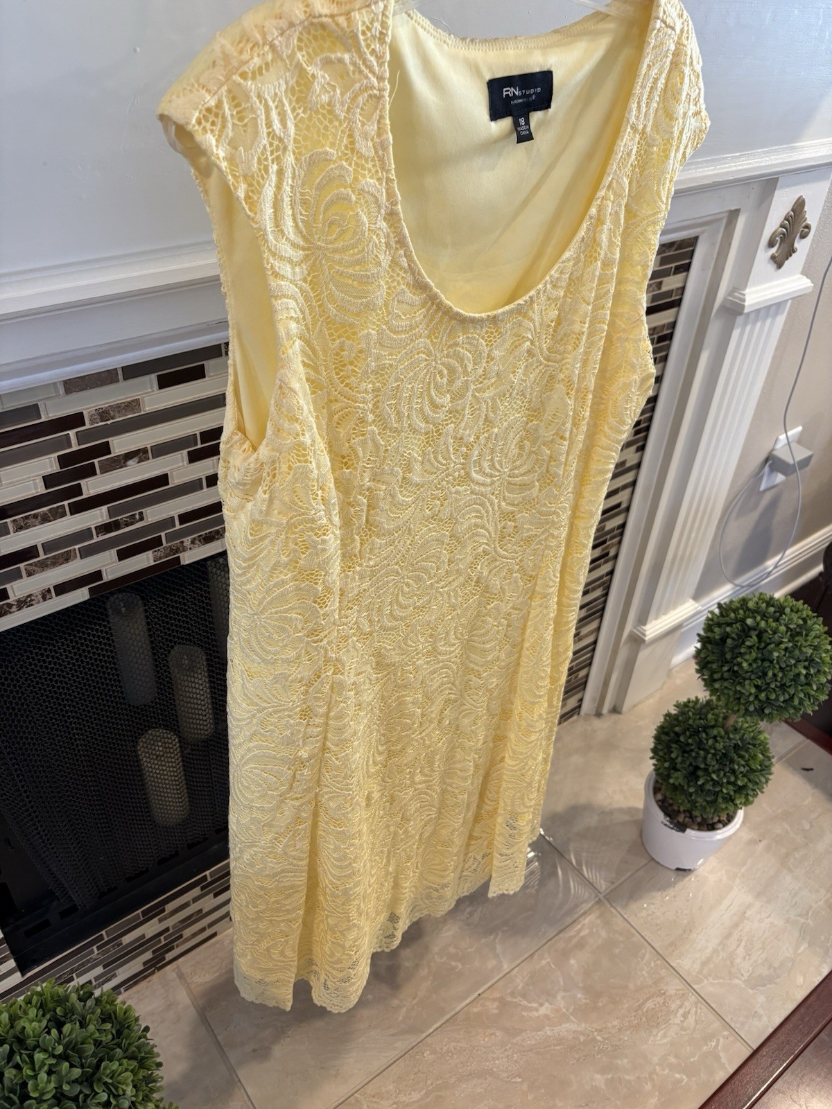 RN STUDIO Yellow Lace Sleeveless Cocktail Dress Size 18/ By RONNI NICOLE ✨