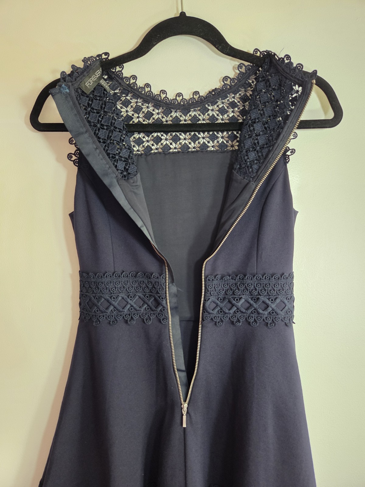 FOREVER NEW Size 8 Navy Lace Fit & Flare Sleeveless Knee Length Dress