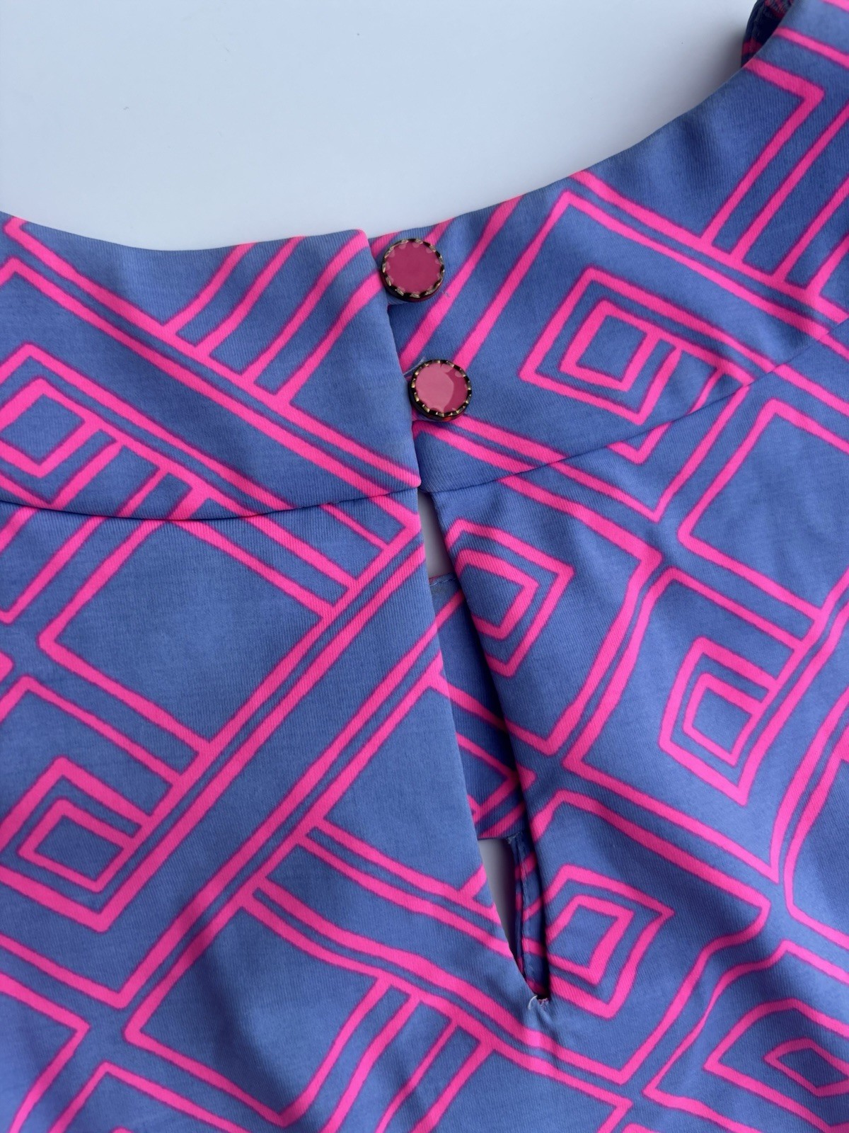 Britt Ryan Size M Pink Blue Bright Sleeveless Sheath Keyhole Geometric Pattern