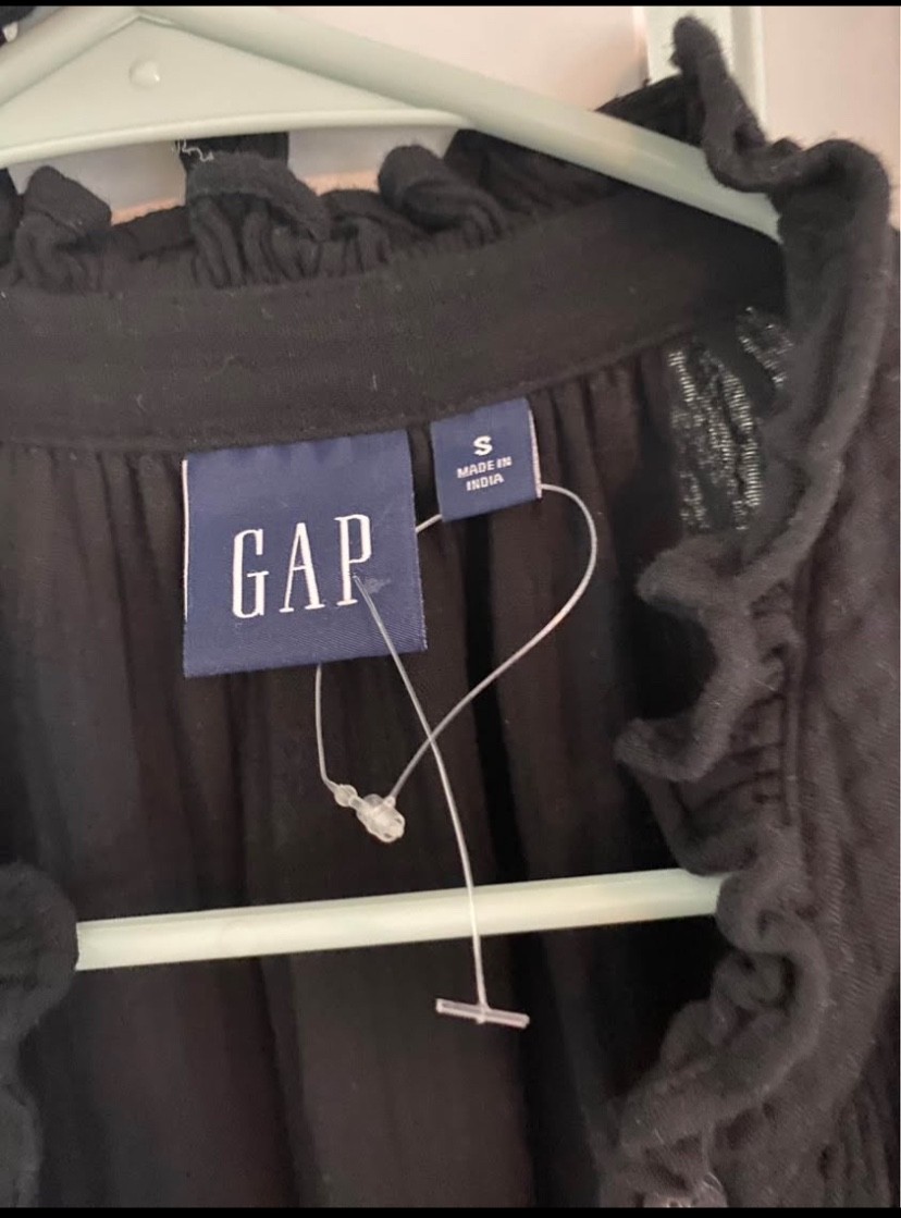 Black GAP dress NWT size small with puff sleeve, rope belt and buttons