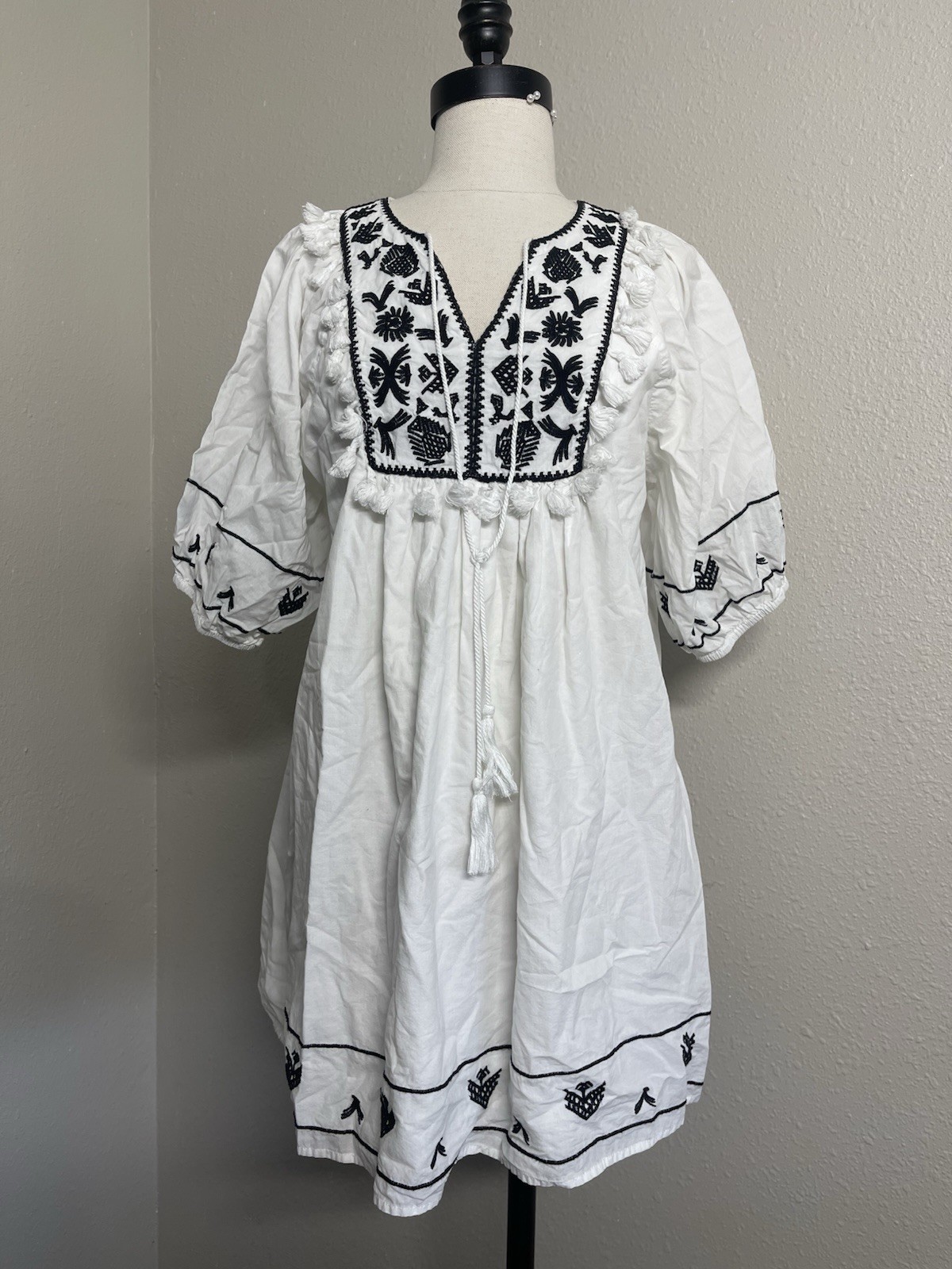 Chelsea & Violet White Boho Embroidered Tunic Dress Size S Pom Pom Tassel