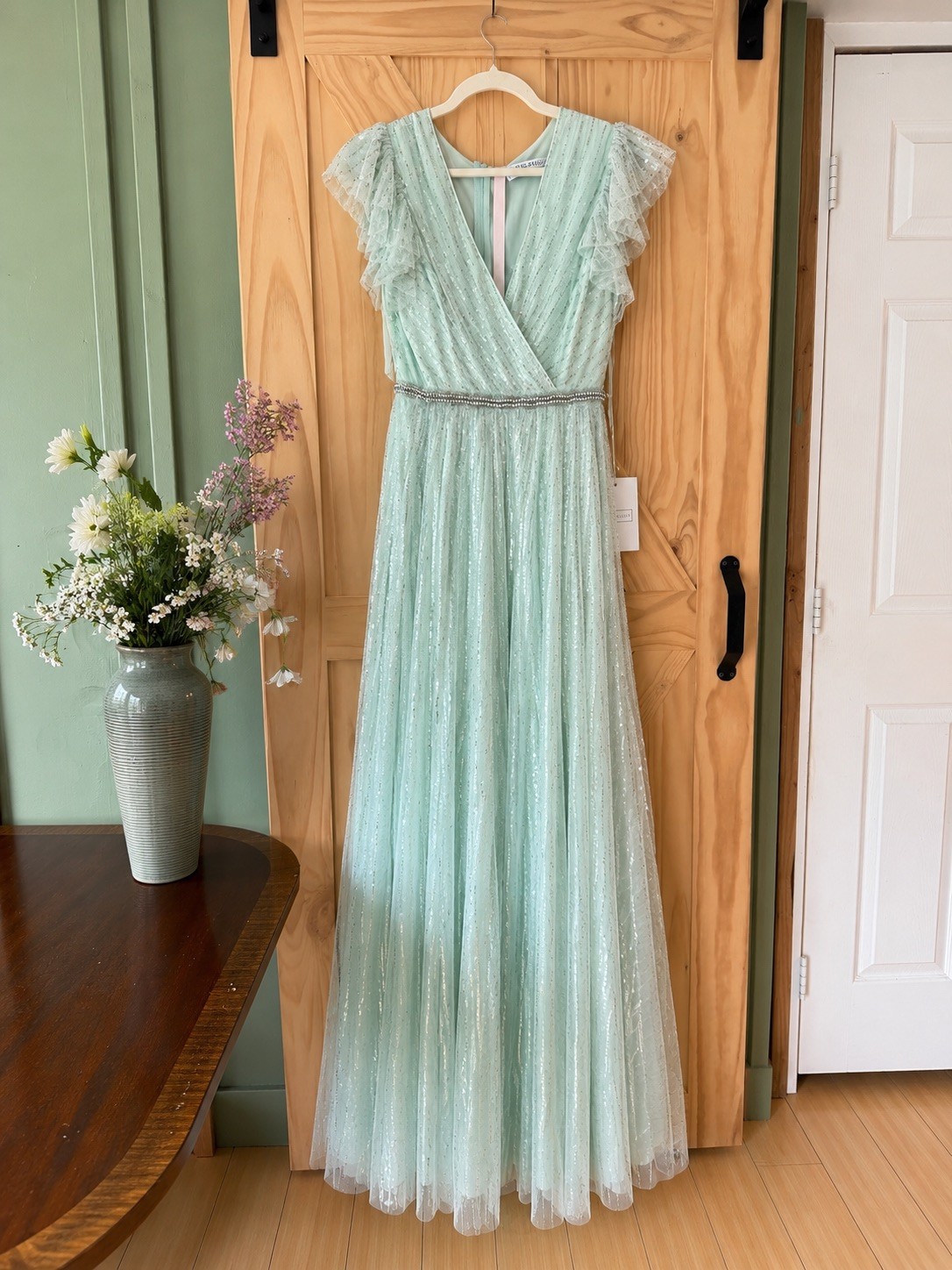 NWT 5502 Mac Duggal Sequined Wrap Over Ruffled Cap Sleeve Gown Seamist Size 6