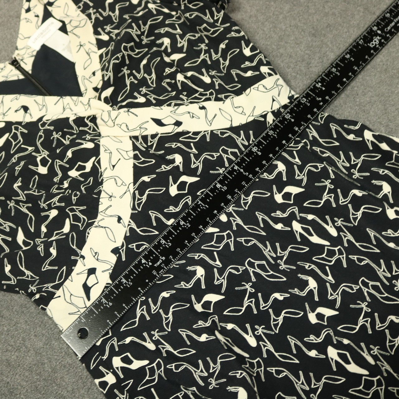 Liz Claiborne Shoes Print V-Neck Knee-Length Dress Short Sleeve Black & White 6