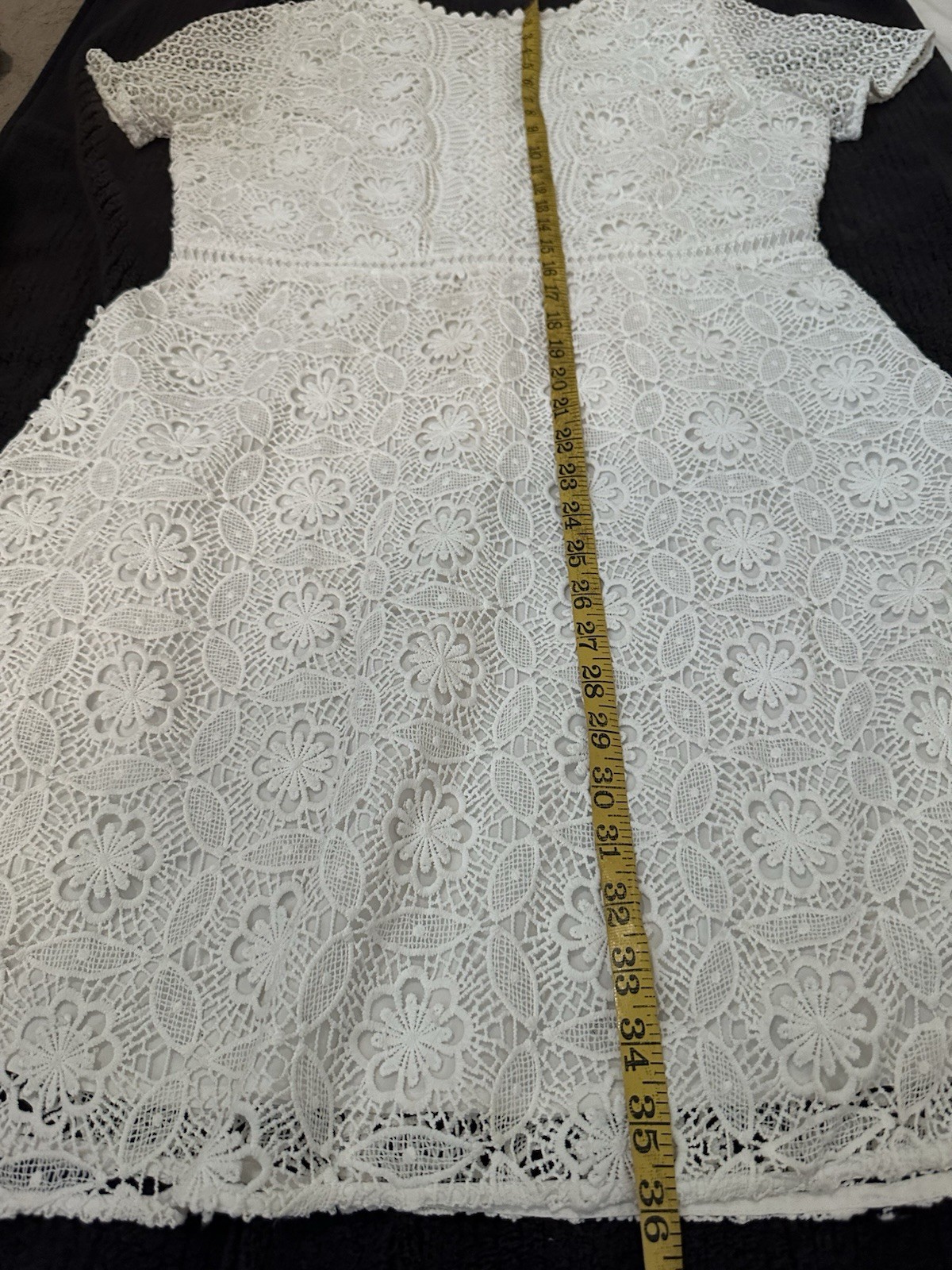 White Floral Lace Round Neck Short Sleeve A-Line Knee Length Dress Size 4