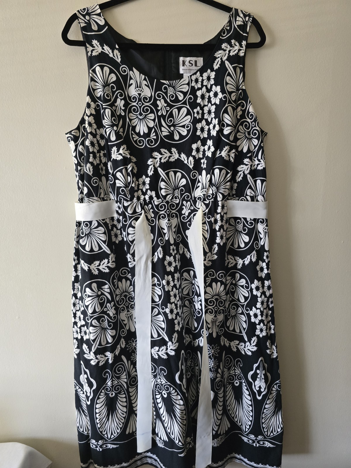 KSL Division Of Karin Stevens Vintage Floral Navy/White Belted Dress Feminine
