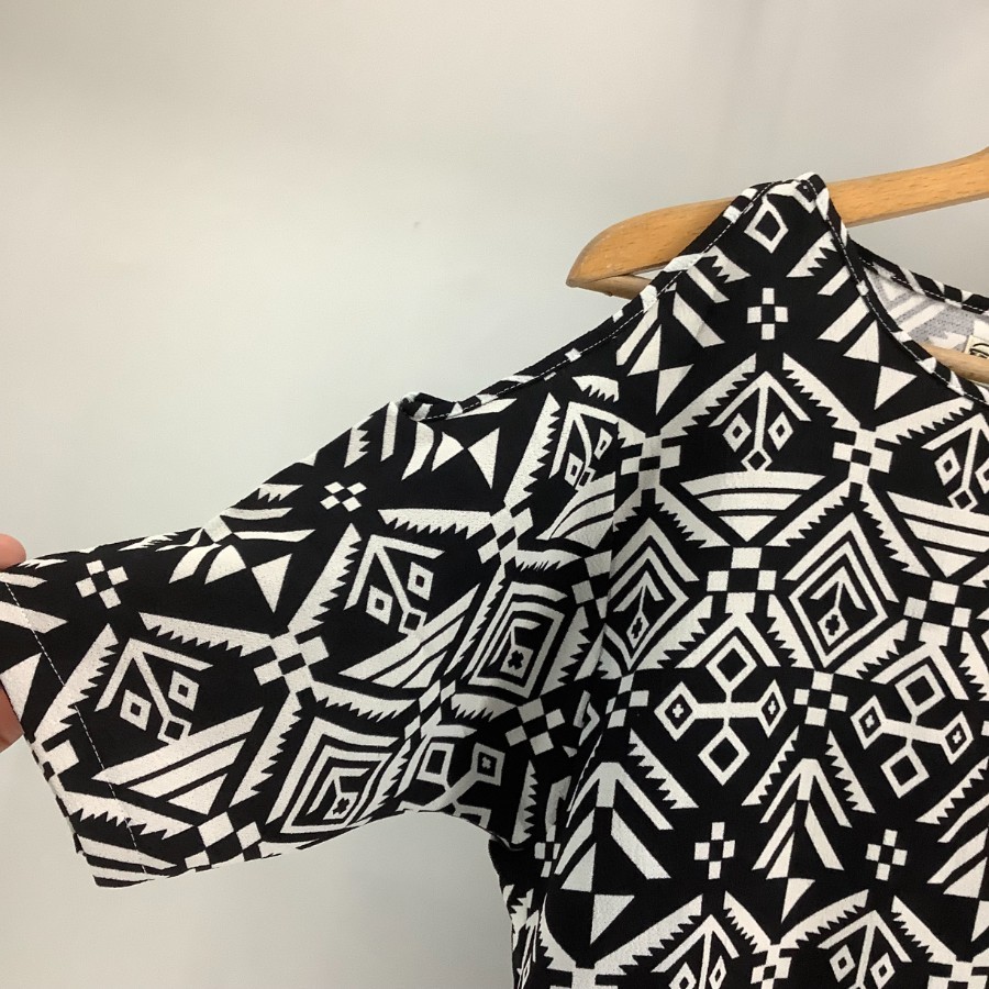 Hearts & Bows Black and White Patterned Dress Ladies Casual 32in 19in Pit to Pit