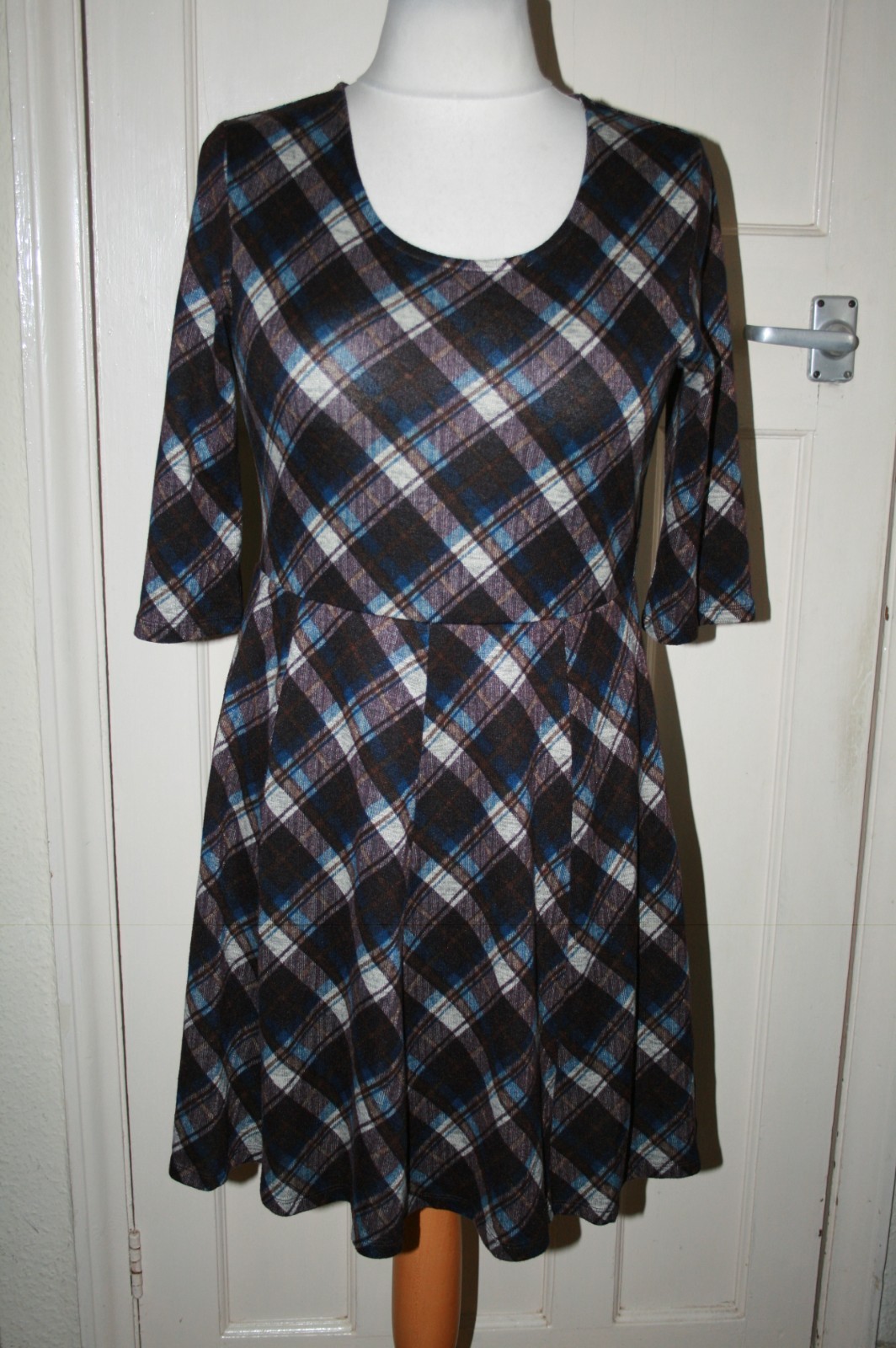 SIZE 14 BLACK CHECK STRETCHY SKATER STYLE DRESS