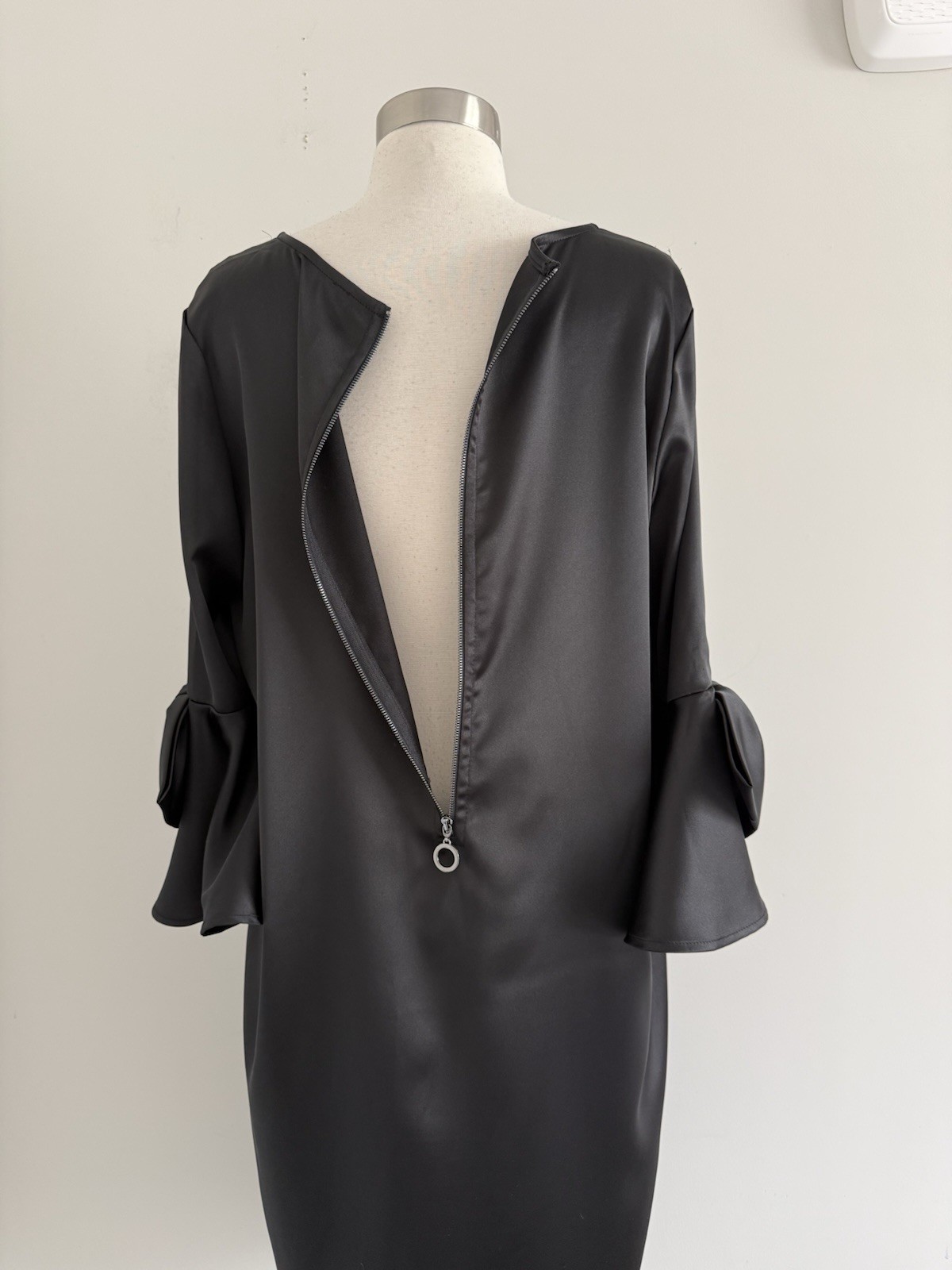 IC COLLECTION POLYESTER SPANDEX ZIP BACK CLOSURE SATIN DRESS SIZE L