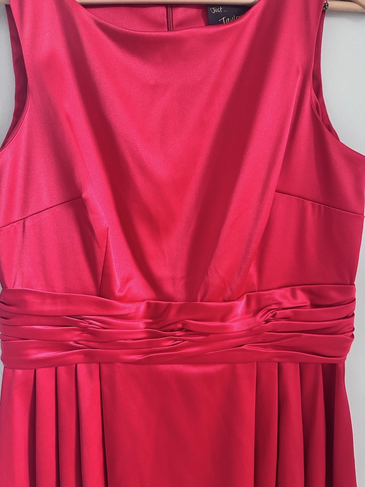Women’s Red Dress Size 14 Satiny Opaque Sleeveless Cocktail Party Knee Length