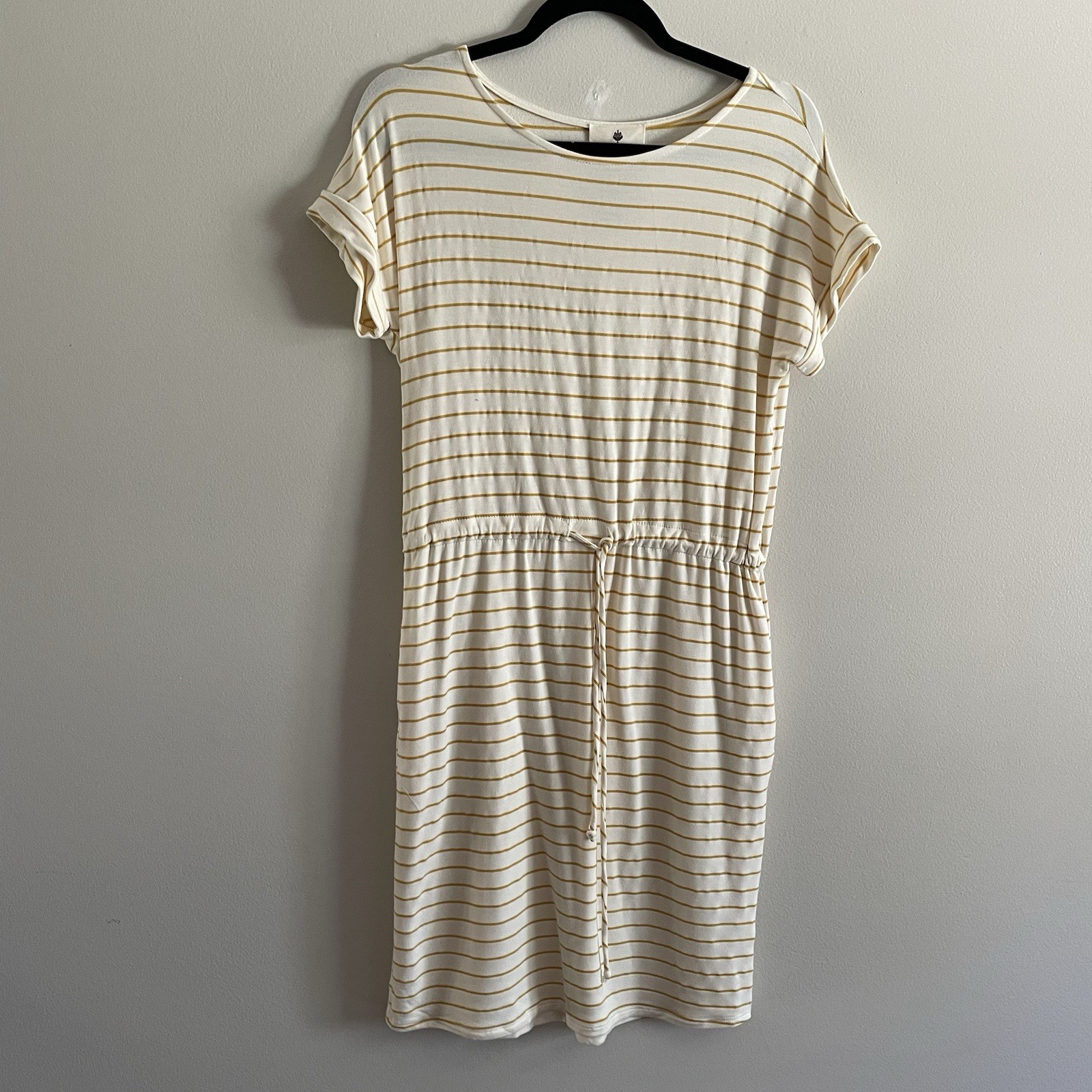 Betsey’s Boutique Shop Women S White/Yellow Striped Drawstring Waist Dress NWT