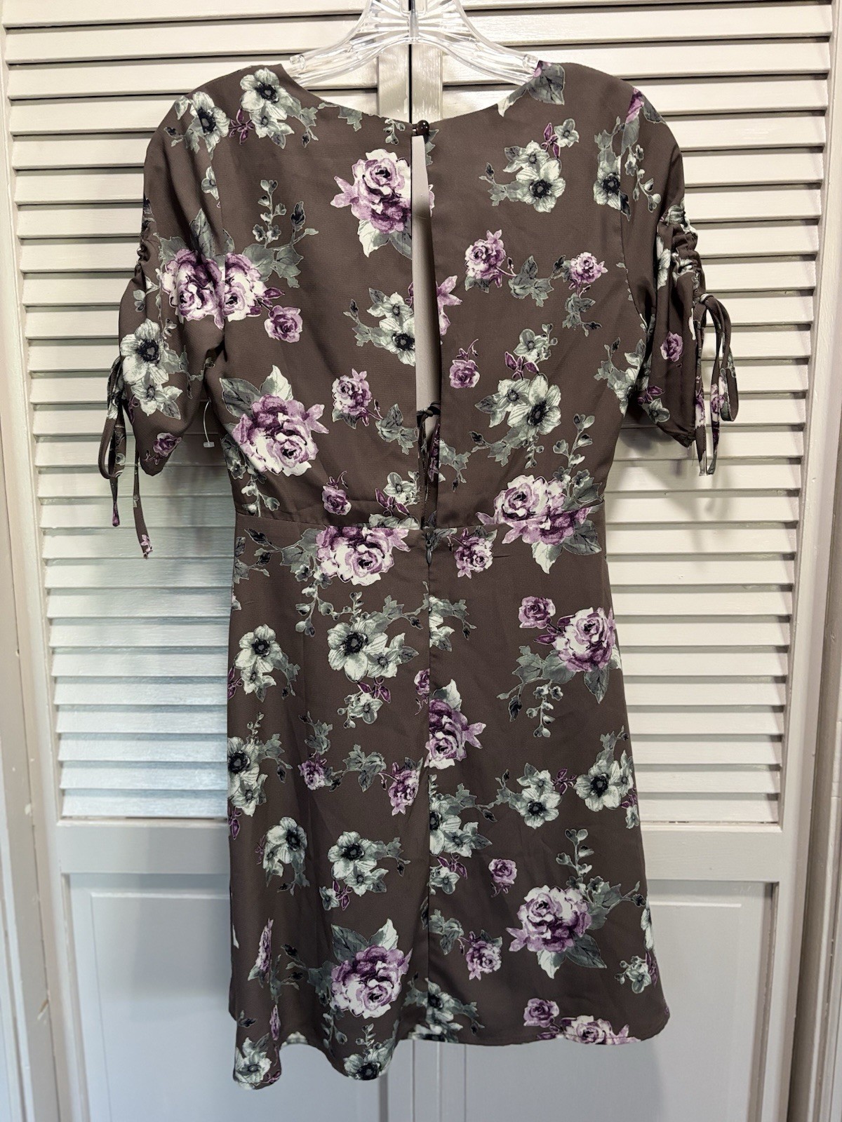 Storia Floral Gray/Purple Deep V Tie Chiffon Tie 3/4 Sleeve Midi Dress Size S