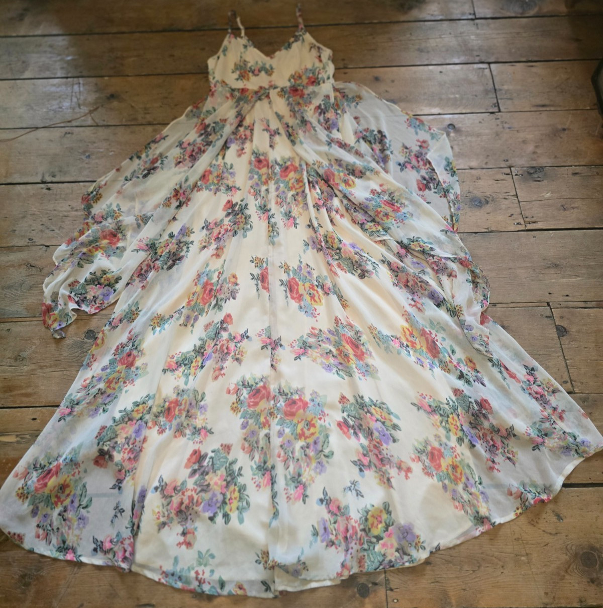 Gorgeous ASOS Floaty Tiered Ruffle Cream Floral Maxi Dress EU 38 UK 10 Worn Once