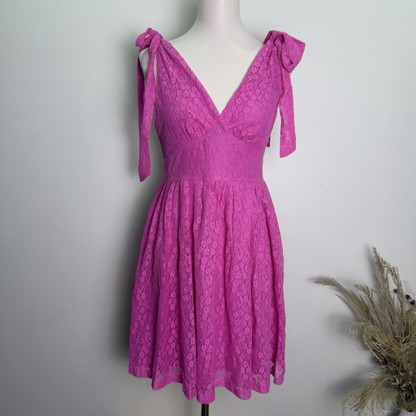 In Loom Mini Dress Size Large Fuchsia Smocked-Back Lace Sleeveless Tie-Strap NWT