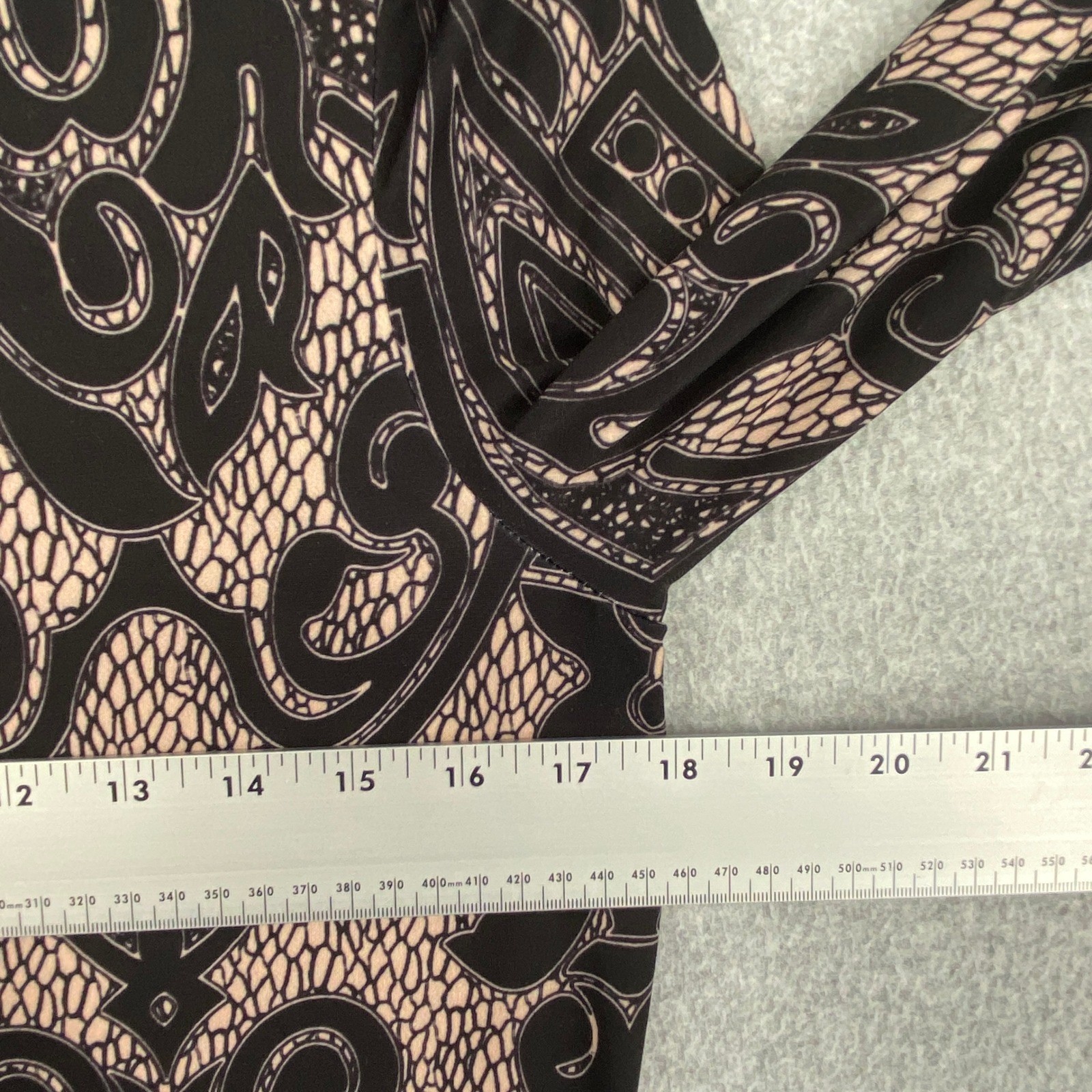 LBisse Sheath Dress Womens Medium Tan Black Scroll Print 3/4 Sleeve Stretch