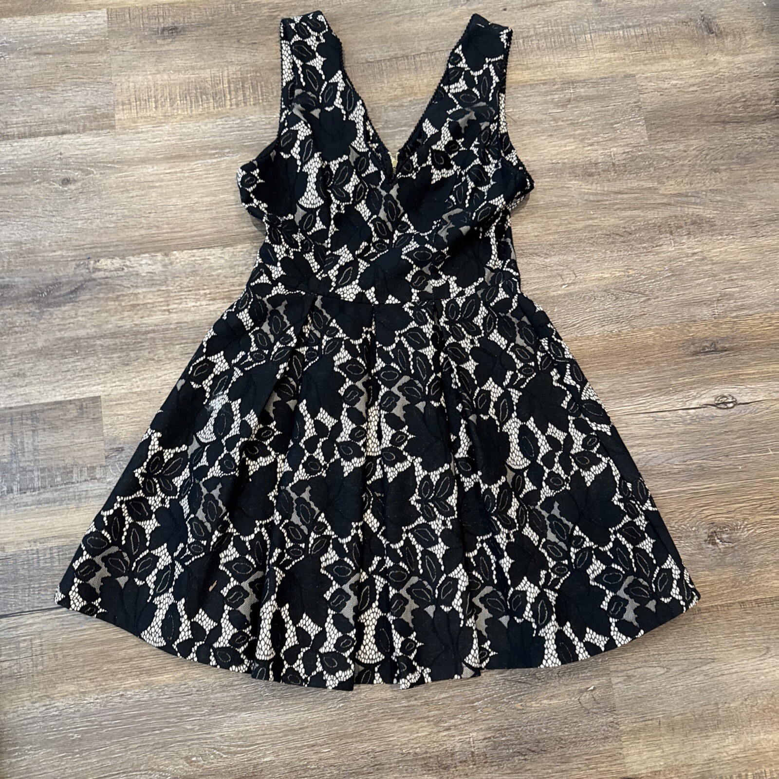 She+Sky dress Size medium Very Classy Dress