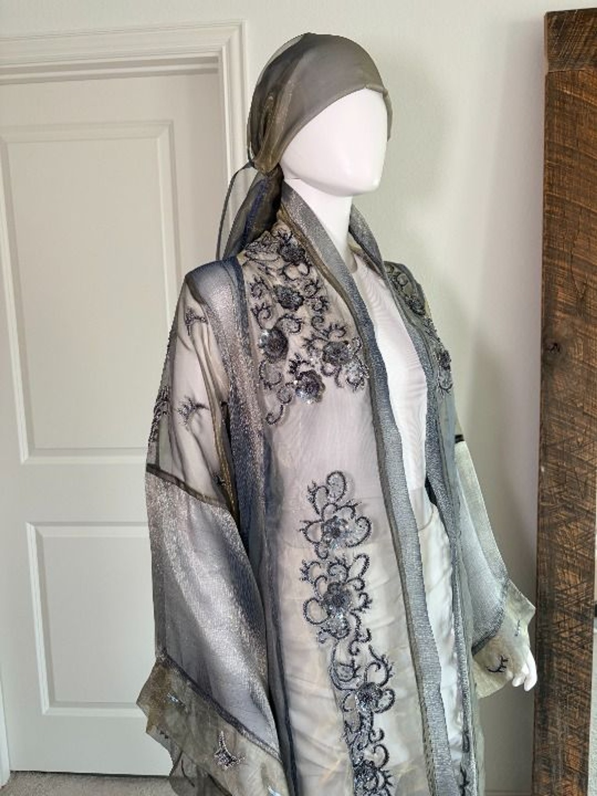 Stunning Grey Embellished Organza Kaftan Kimono style Abaya Medium New