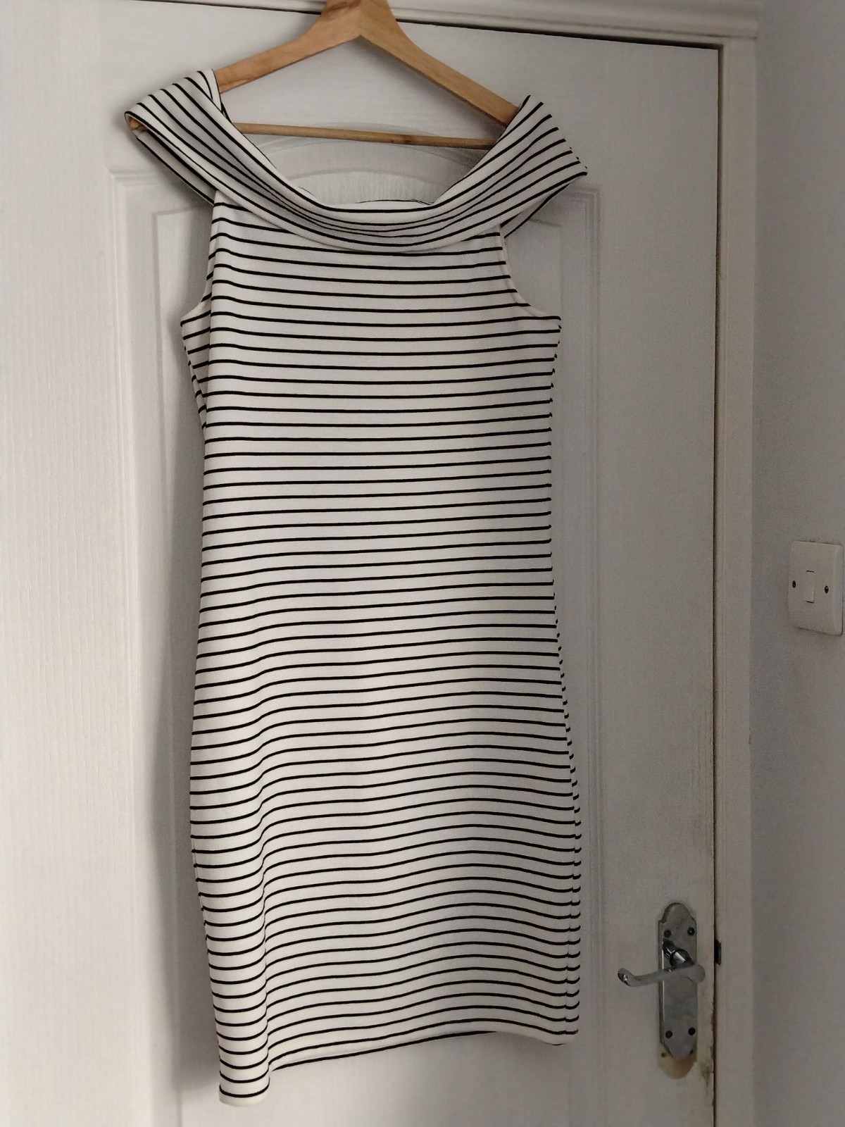 VILA CLOTHES – Black/White Striped Bodycon Dress Size M