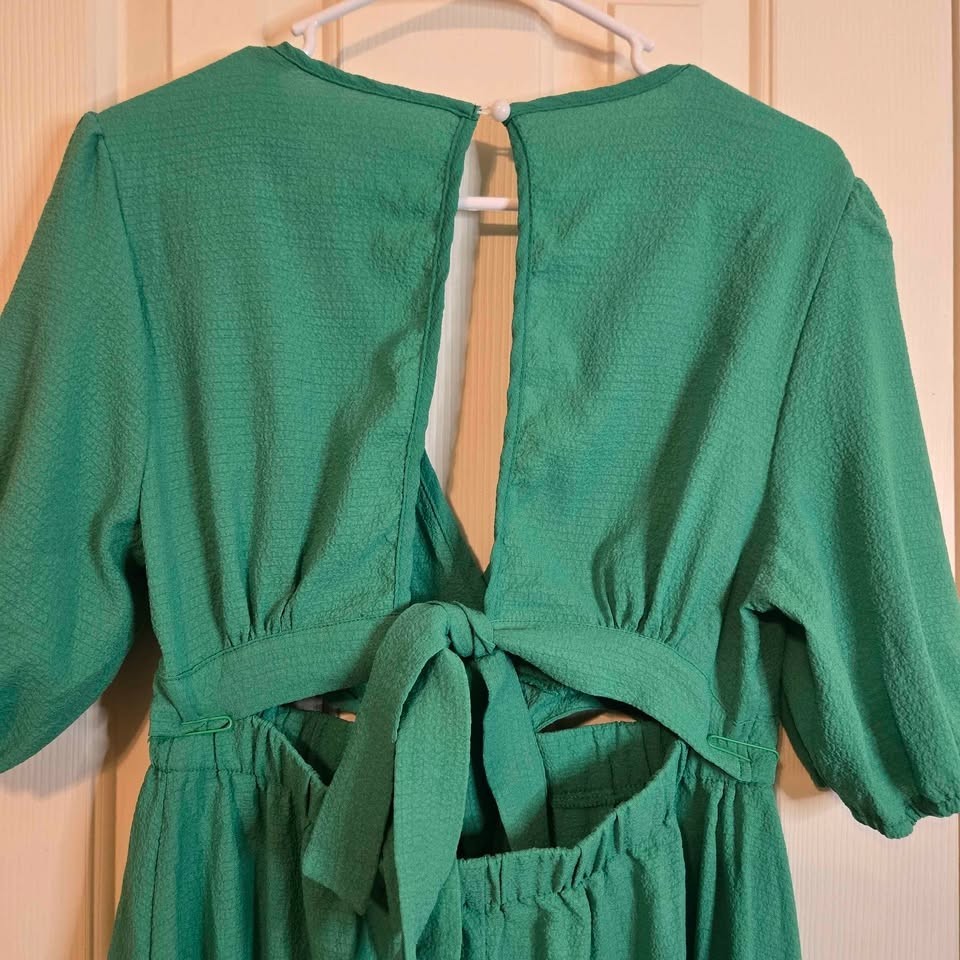 Womens Lg Emerald Green MidI Dress Back Cutout And Tie Detail Flare Smocked