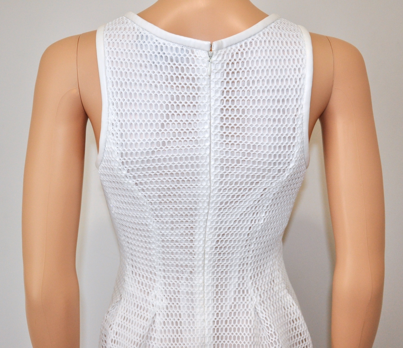 BEULAH White Sleeveless Structured Polyurethane Coated Netting Dress – S