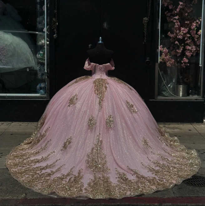 Elegant Pink Princess Quinceanera Dresses Ball Gown Gold Appliqued Off Shoulder