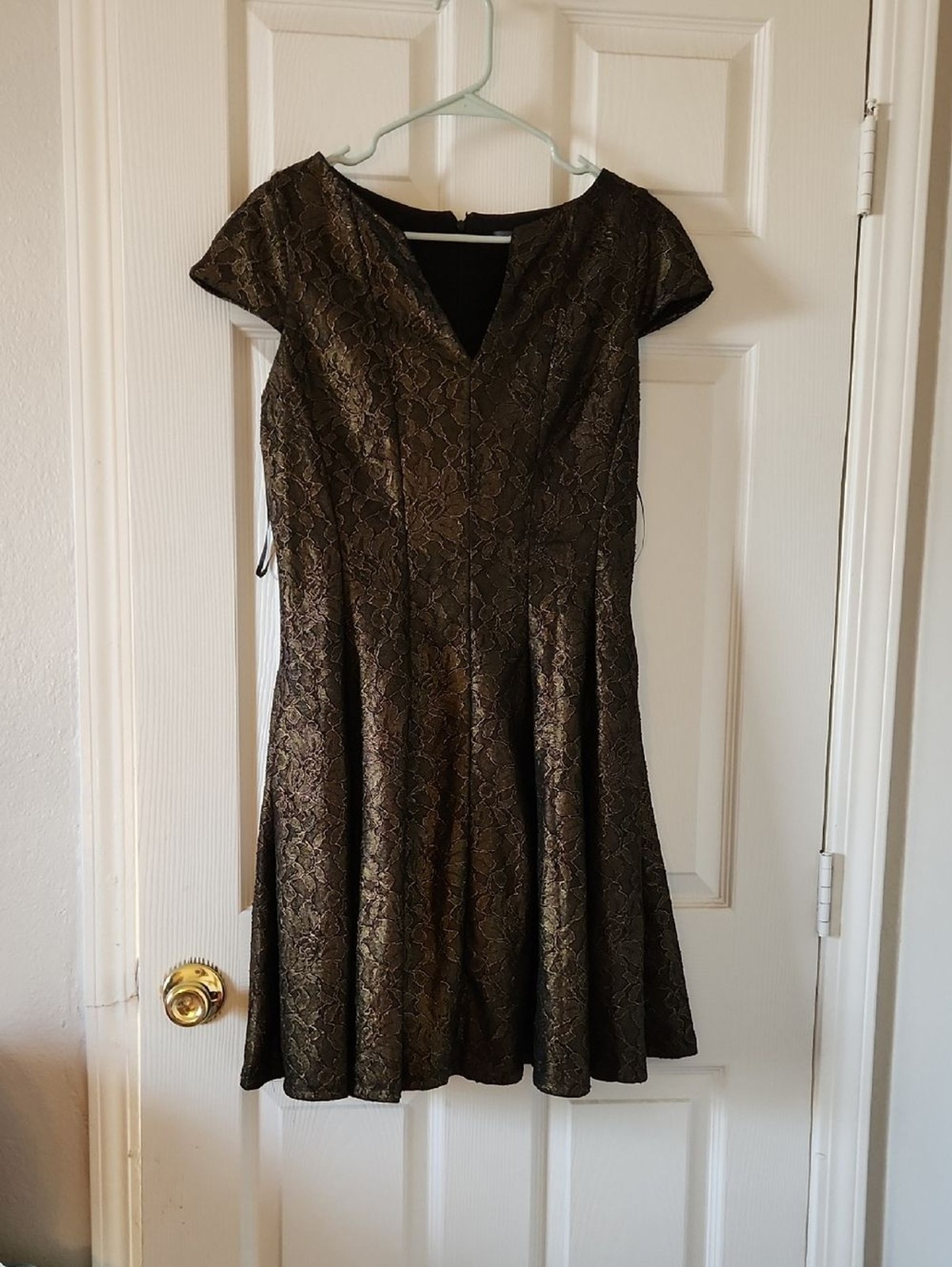 julia jordan Black and Gold Fit-and-Flare Lace Coctail Dress Sz 8