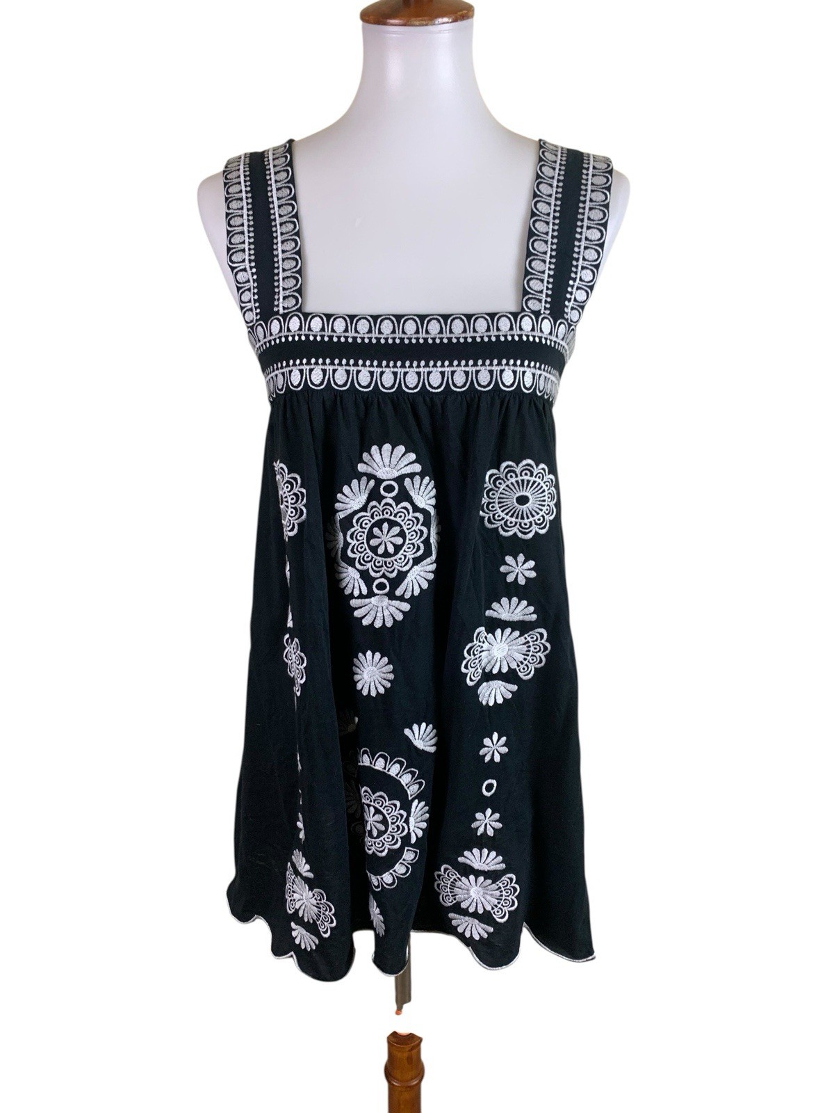 Vertigo Paris Black White Embroidered Boho Sleeveless Dress M