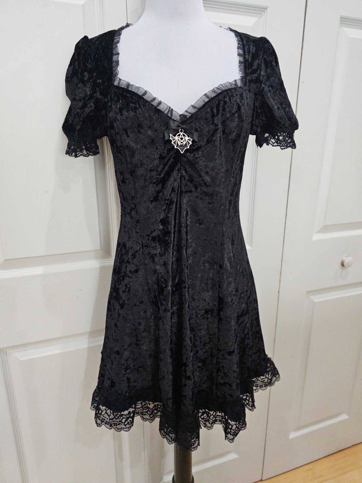 Dolls Kill The Grave Girls Goth Sweeter Than Midnight Black Velvet Mini Dress S