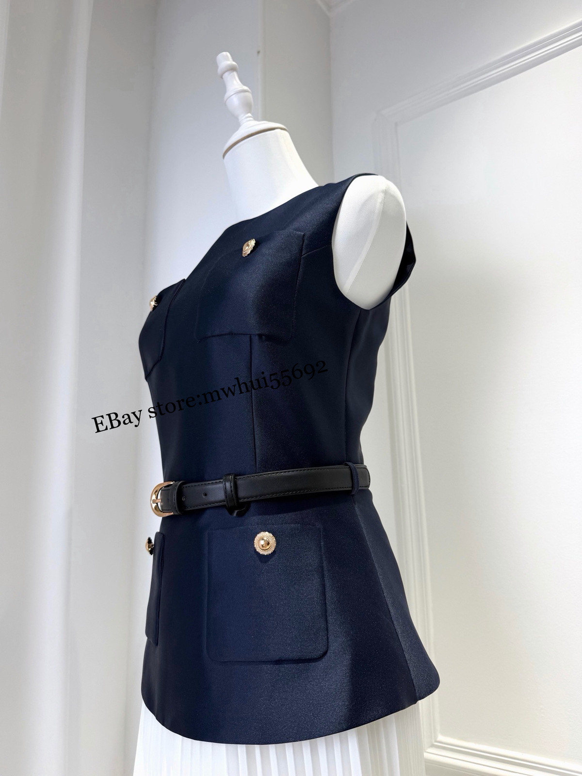 Elegant Temperament Slim Holiday Round Neck Sleeveless Pleated Dress 2026 Summer