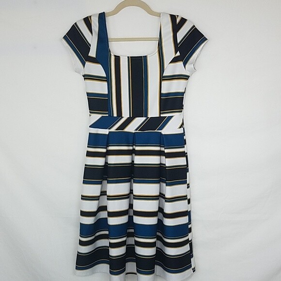 DOTTED Short Sleeve Blue-green, Black, Gold, and White Dress, Size Medium