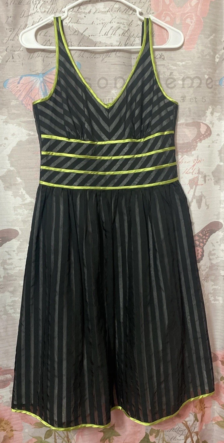 Signature By Robbie Bee Size 6P Pleated Empire Waist Lined Midi A-Line Dress