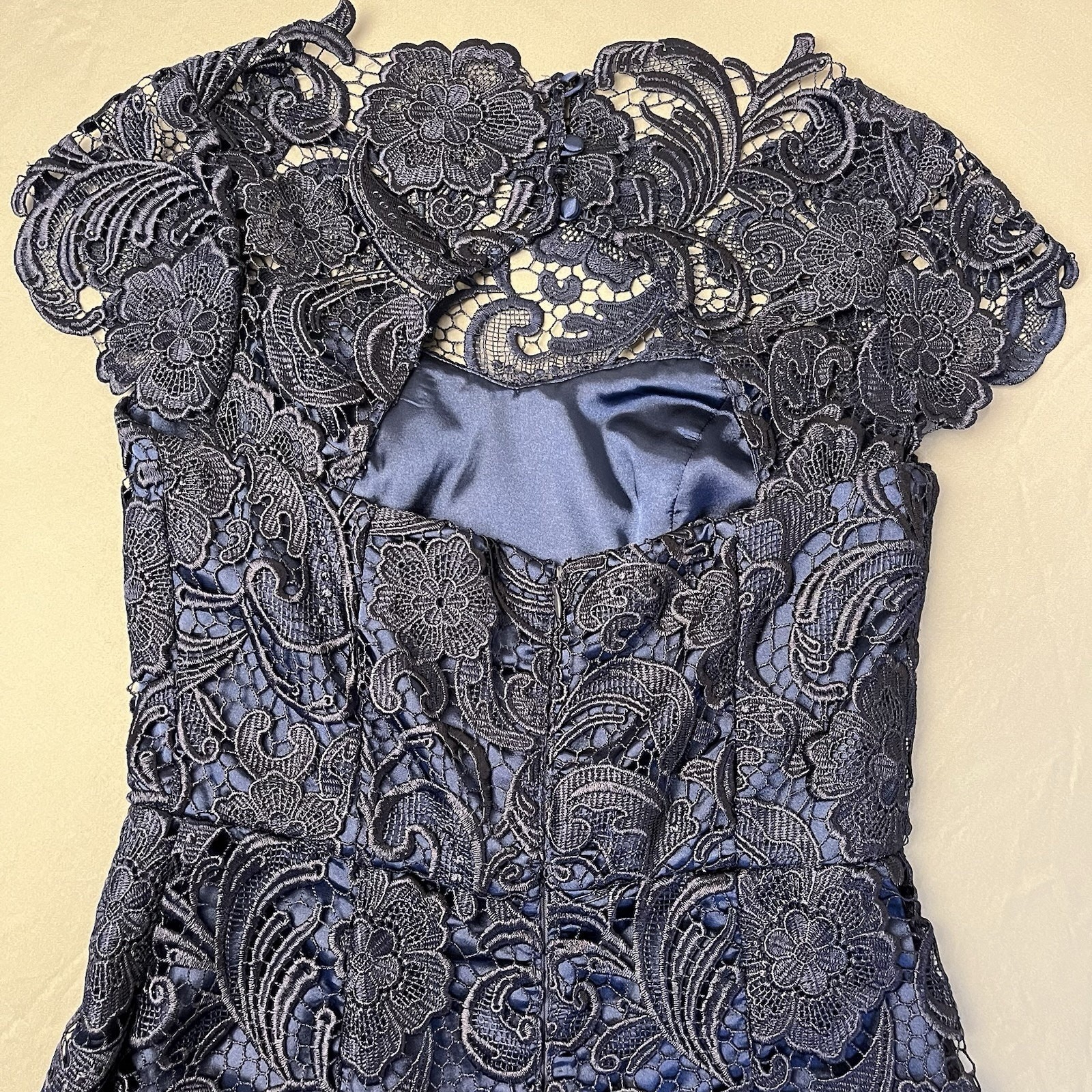 DECODE 1.8 Sheath Dress Sz 4 Womans Navy Blue Scalloped Floral Lace Cap Sleeve