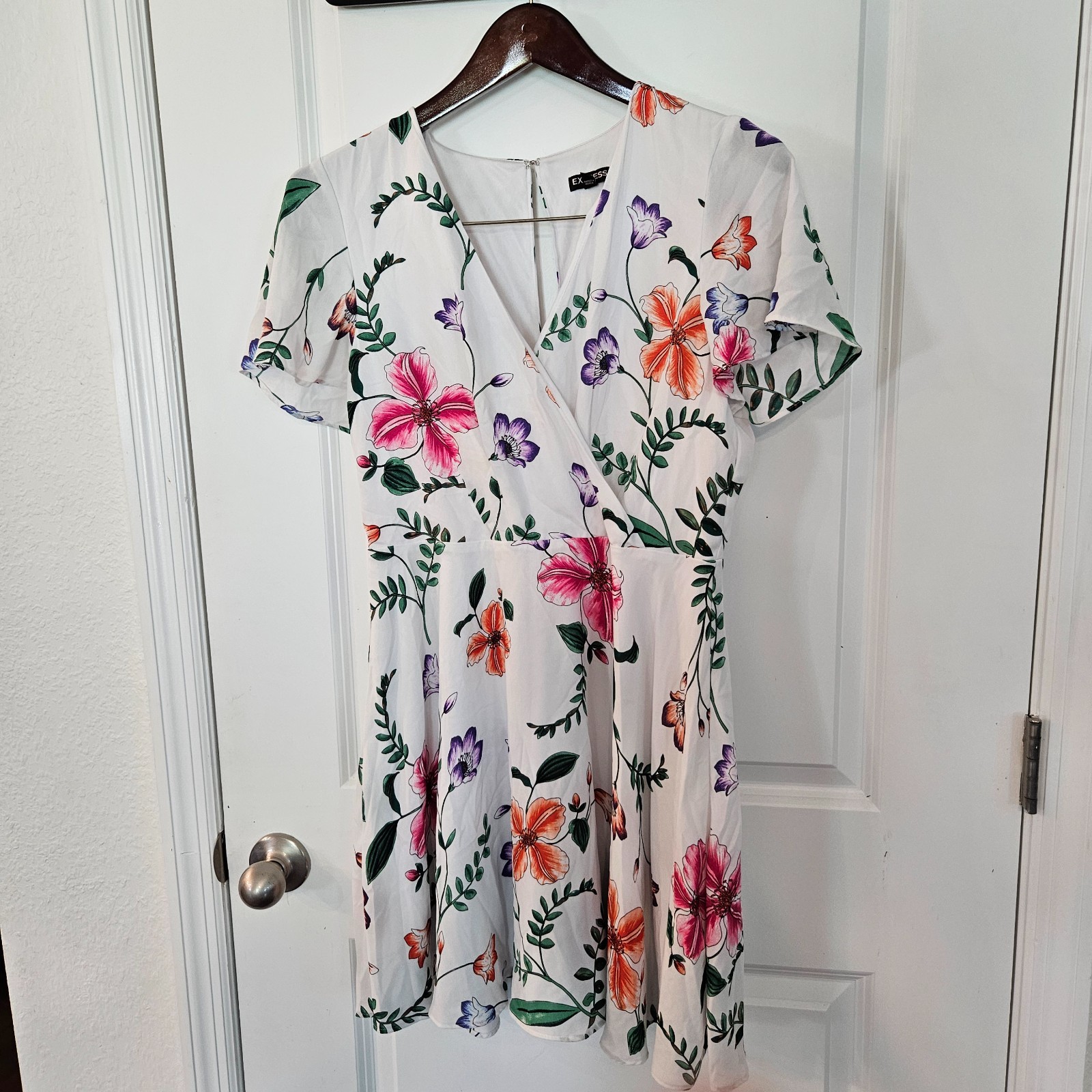 Express Floral V-Neck Fit and Flare Mini Dress White Orange Pink Size 10