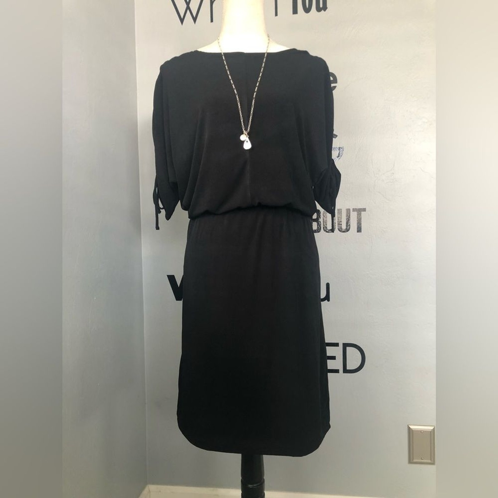 Black Women’s Tie-Sleeve Blouson Dress – Elegant Everyday