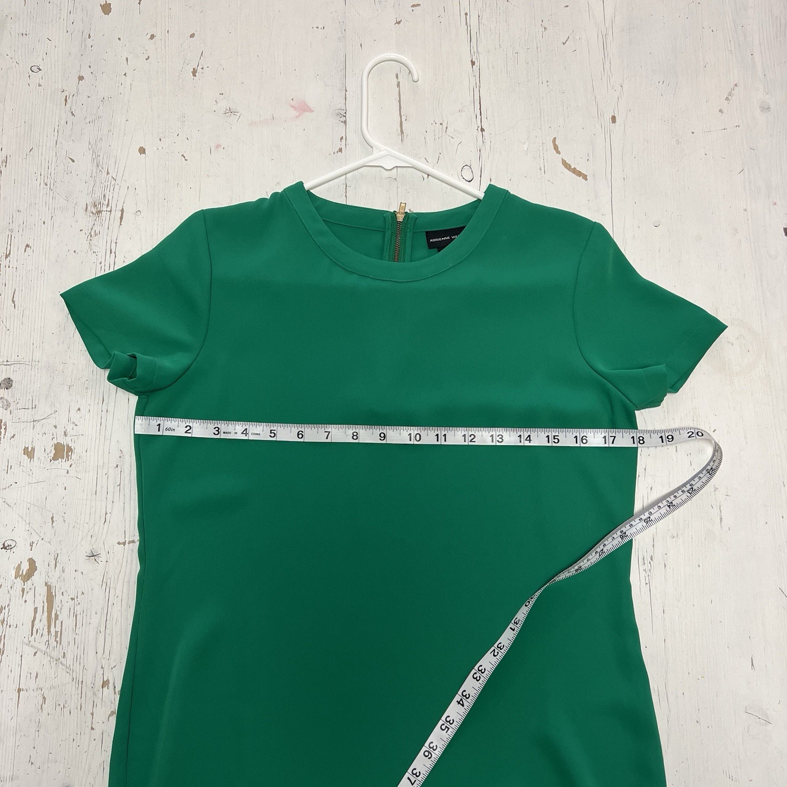 Adrienne Vittadini Sheath Dress Size 2 Green Short Sleeve Casual Back Zip Shift