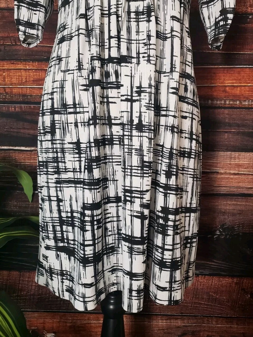 Perceptions New York Shift Dress Size Small Pleated Front Abstract