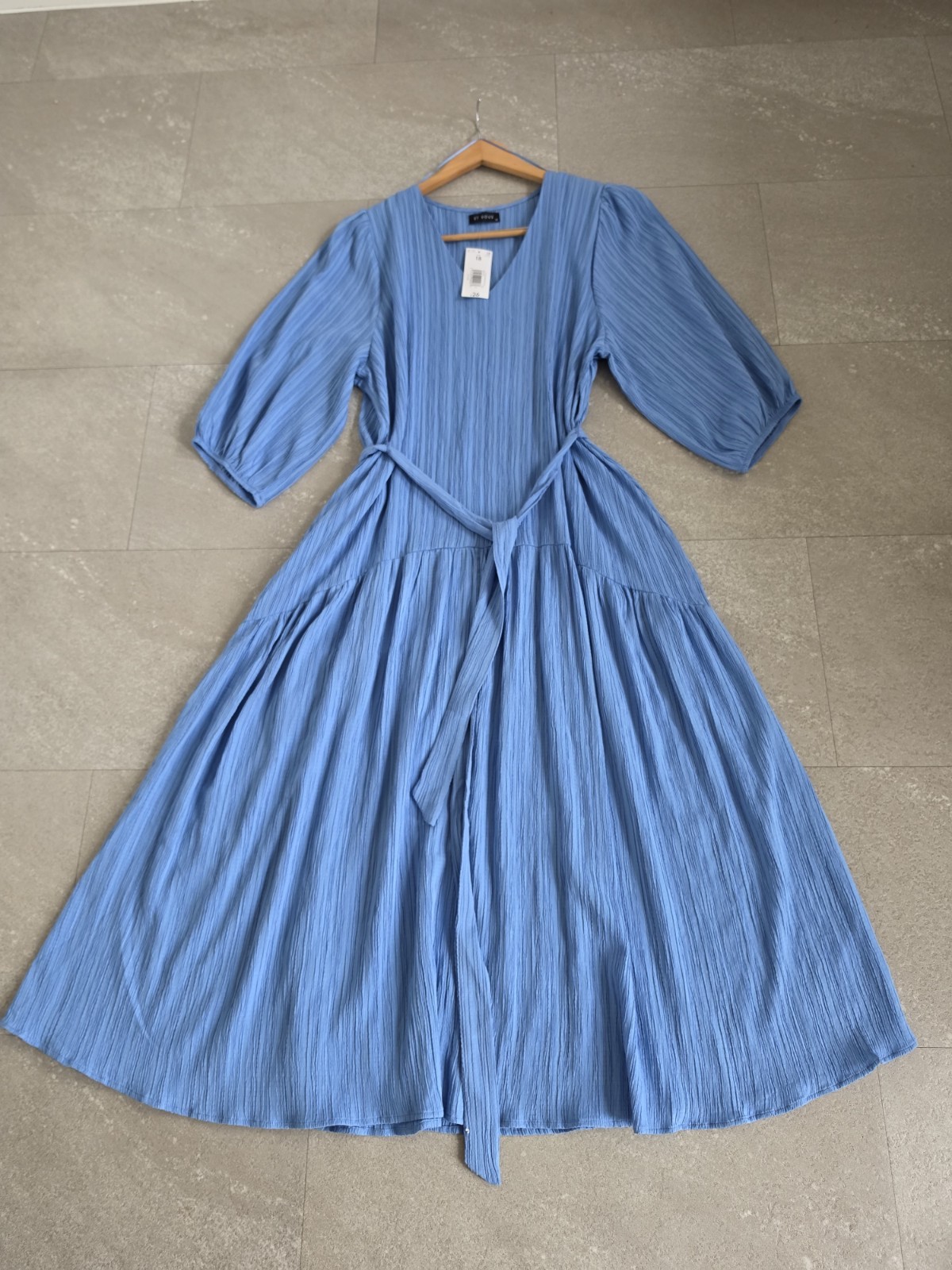 Woman’s Lovely Puff Sleeve, ,Summer Midi Dress Size 18. Brand New. ET Vous.