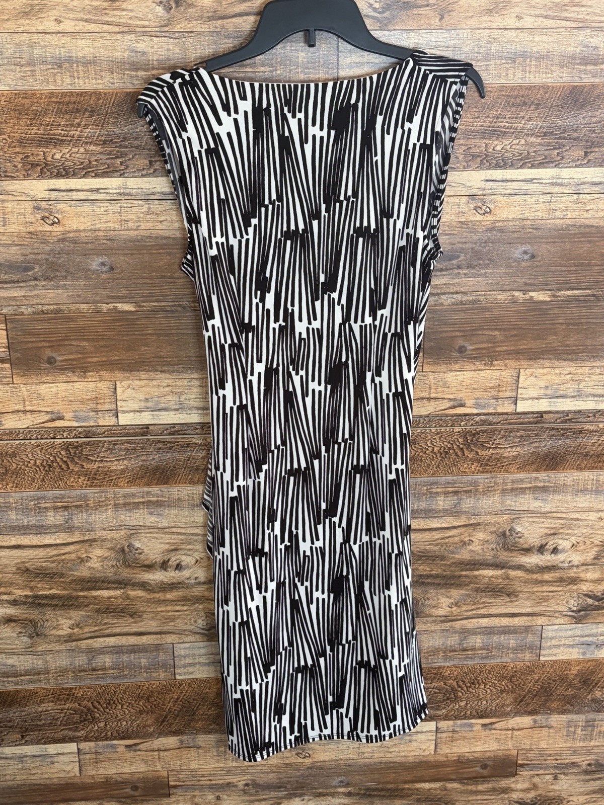 New York & Company Black White Abstract Sheath Dress Knee Sleeveless V-Neck M