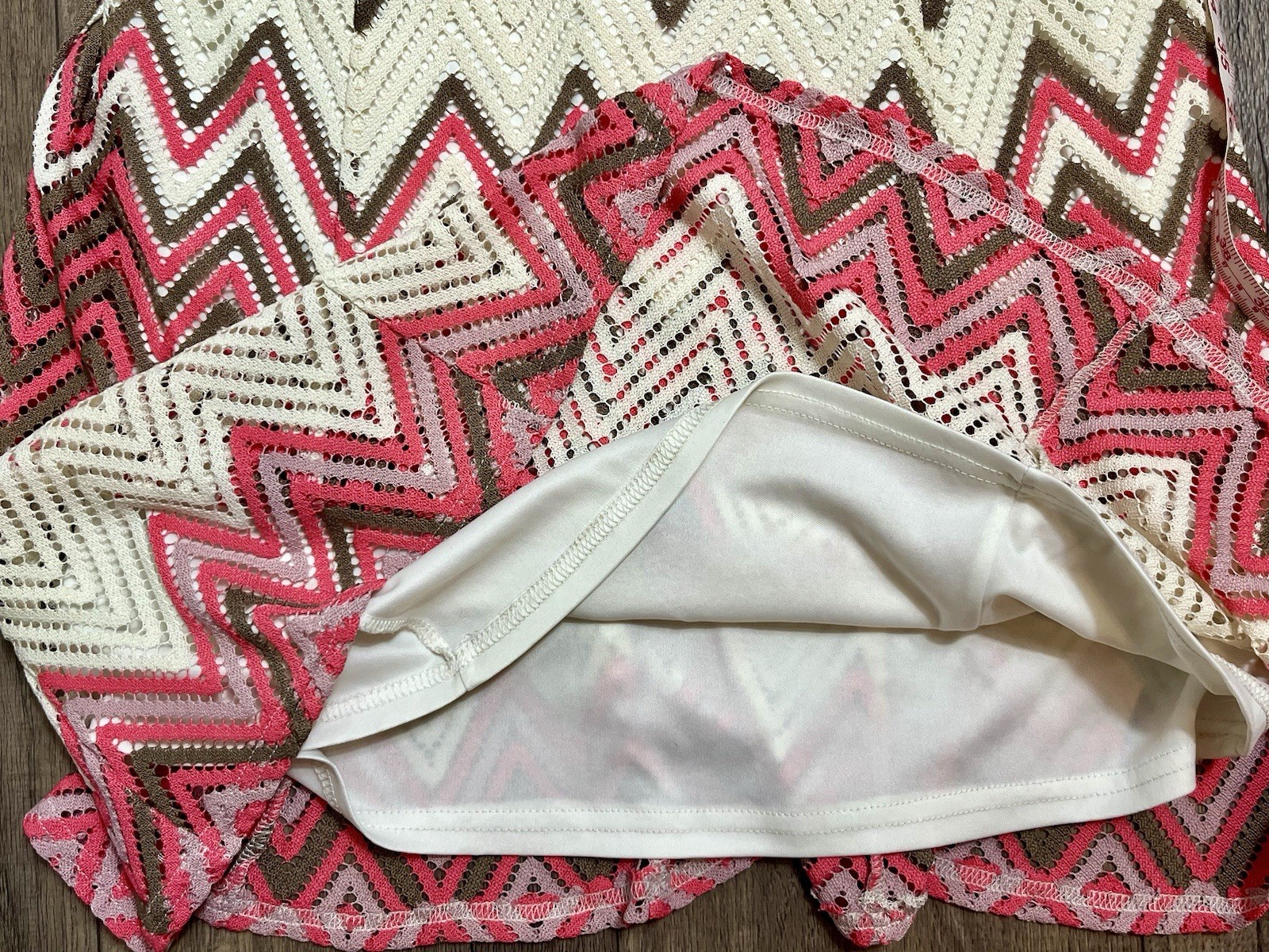 Vintage Y2K Sharagano Chevron Print Dress Size 14 Pink Cream Lined Lace Overlay