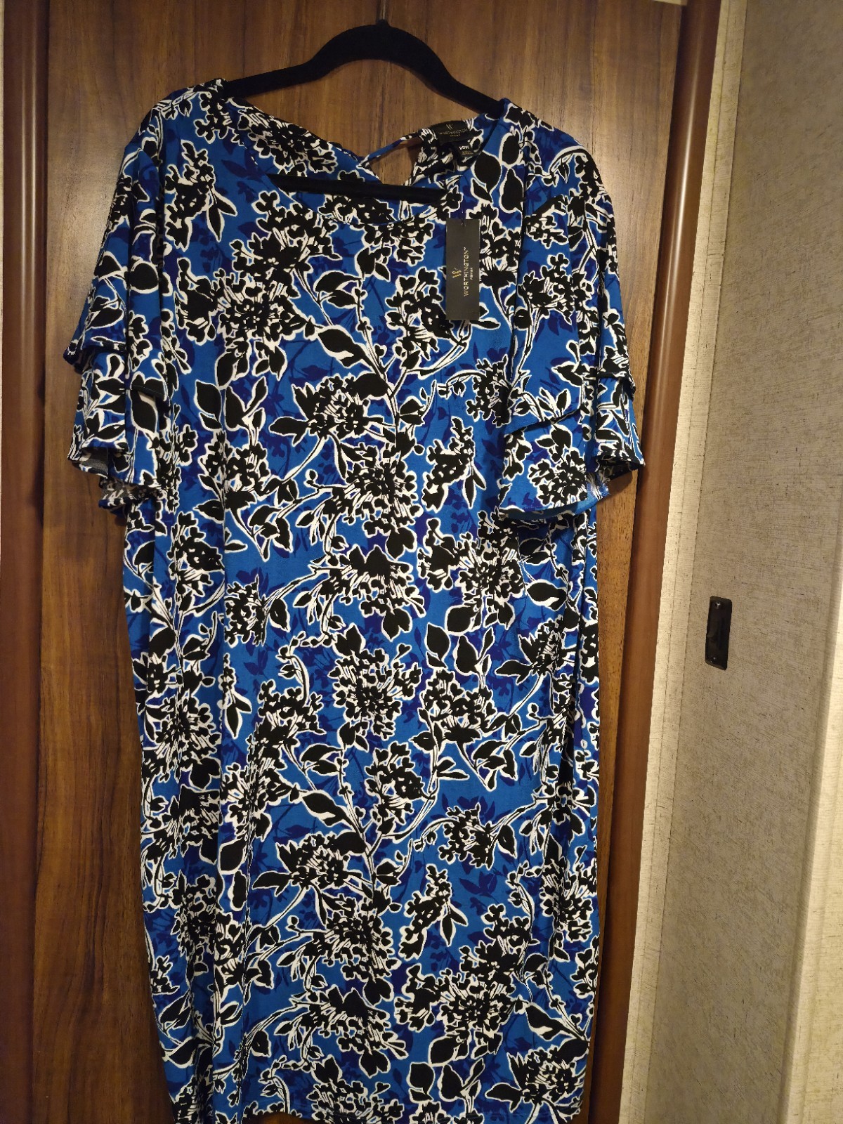 NWT Size 20w Worthington black, blue, White floral midi dress Flattering