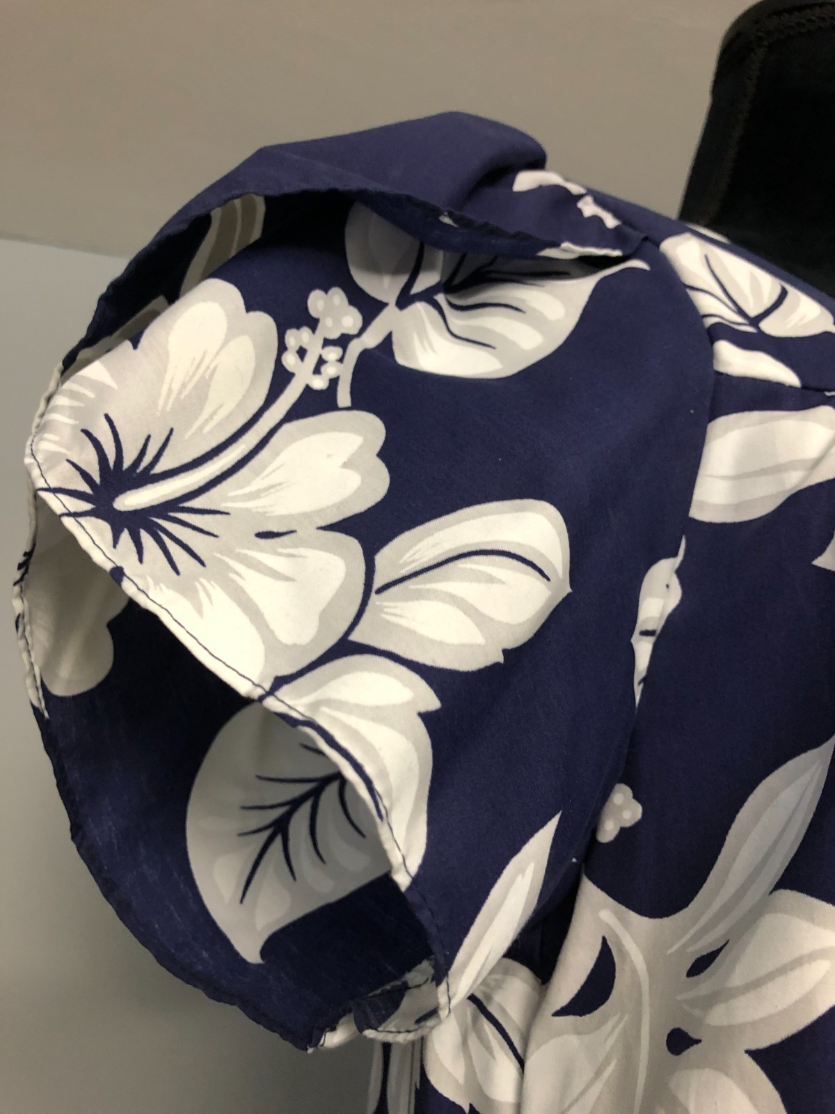 VTG Royal Creations M Navy Blue White Tropical Floral Hawaiian Muumuu Dress USA