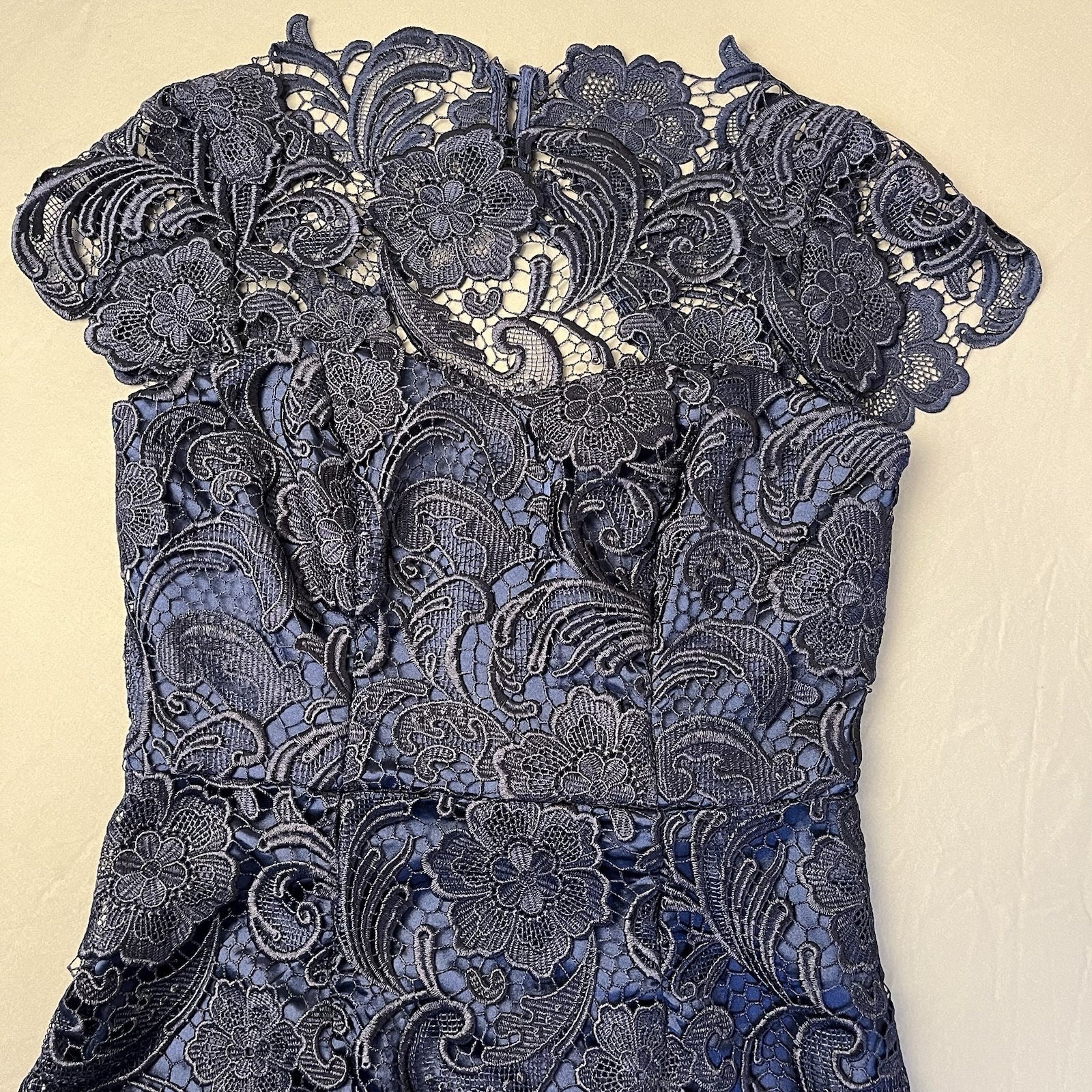 DECODE 1.8 Sheath Dress Sz 4 Womans Navy Blue Scalloped Floral Lace Cap Sleeve